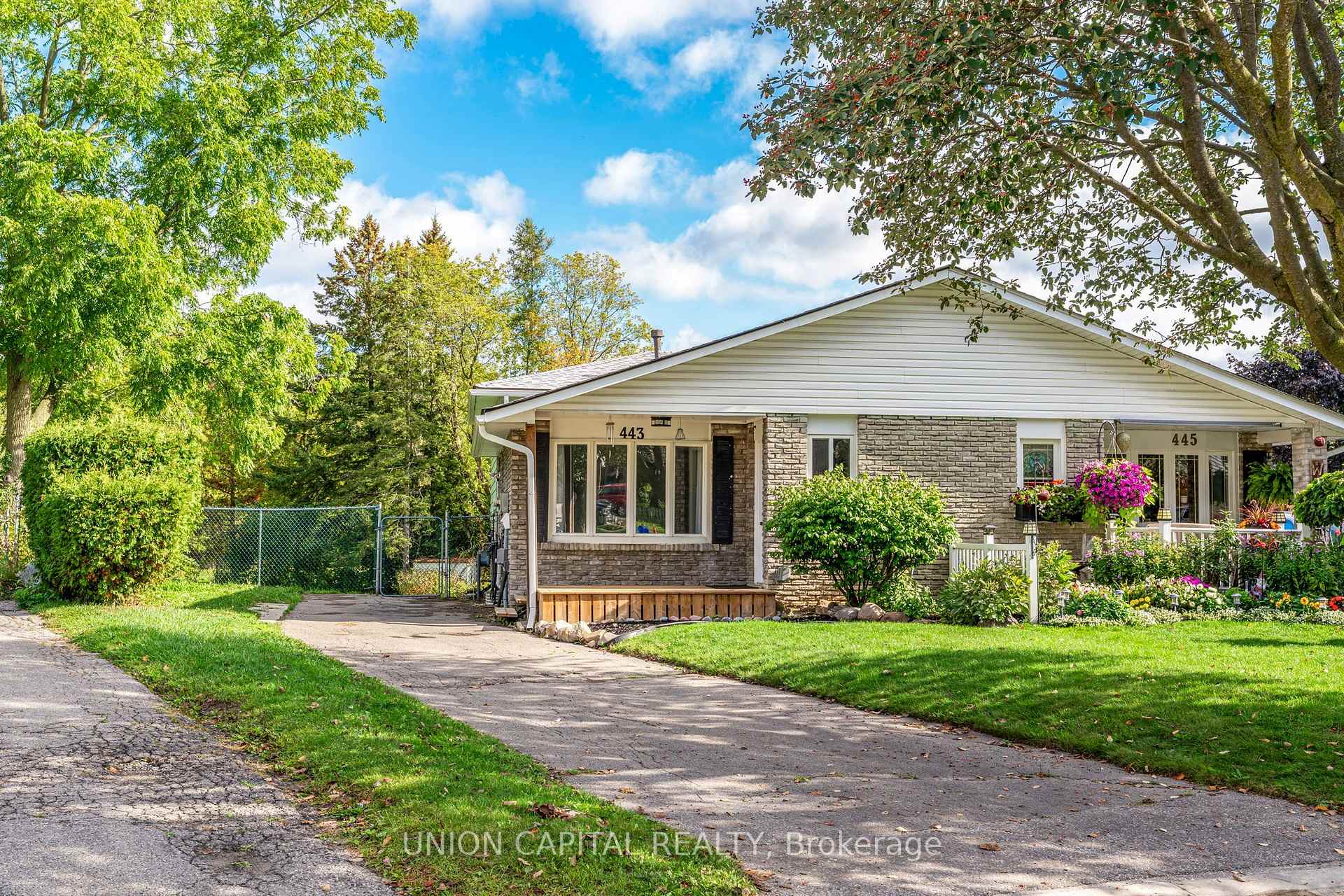 Photo 2 of 443 Brest Court, Oshawa, Central — HOMEH