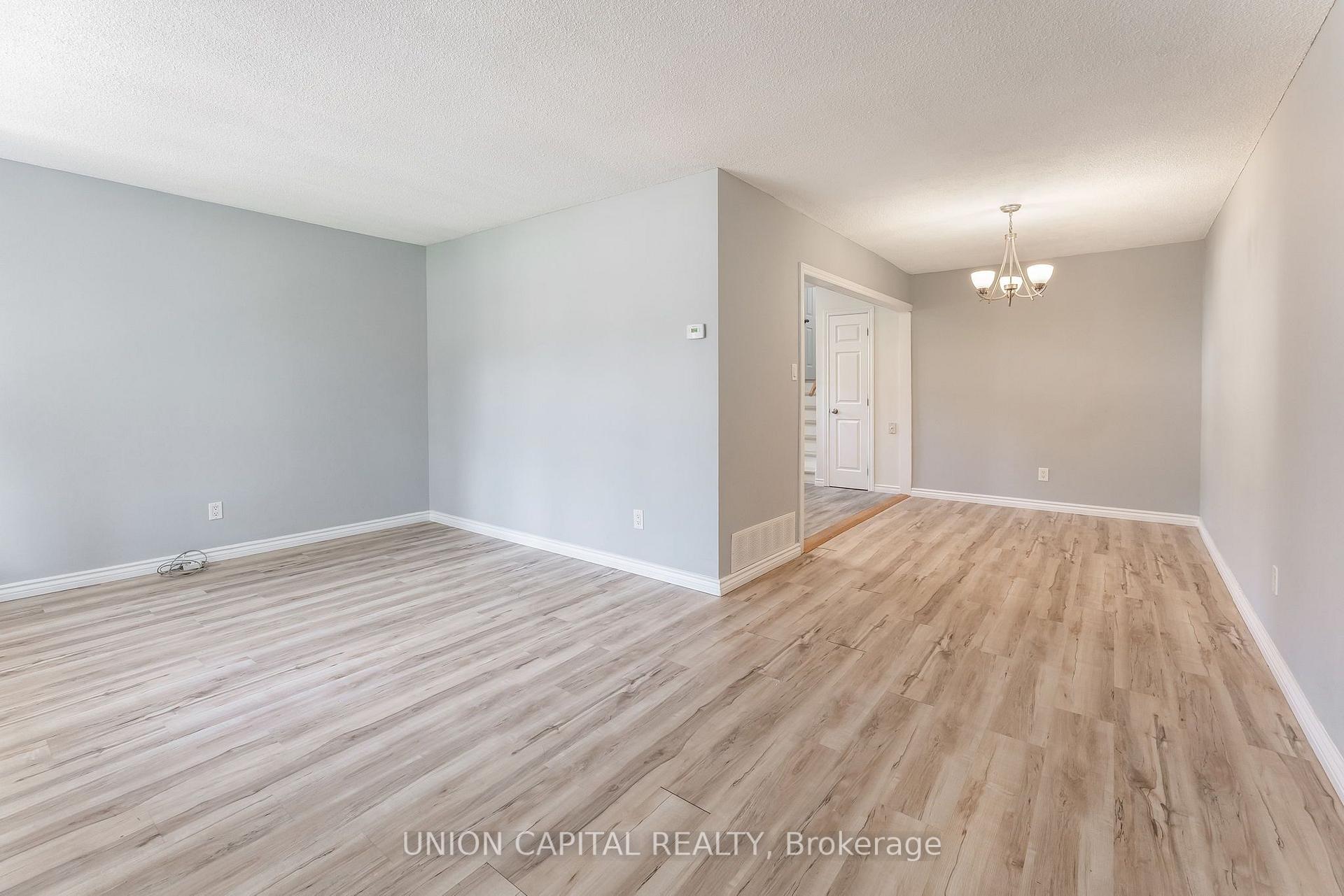 Photo 4 of 443 Brest Court, Oshawa, Central — HOMEH