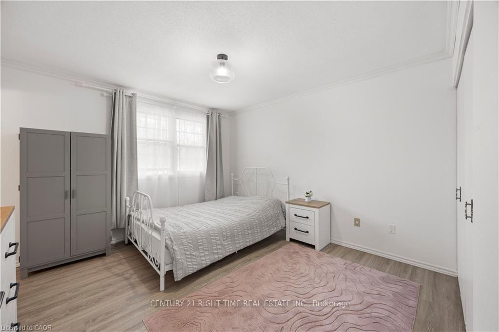Photo 26 of 277 Blackacres Boulevard, London, North F — HOMEH