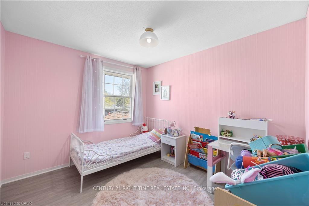 Photo 29 of 277 Blackacres Boulevard, London, North F — HOMEH