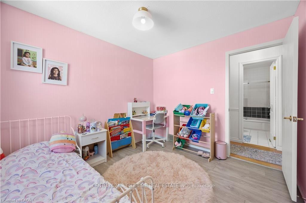 Photo 30 of 277 Blackacres Boulevard, London, North F — HOMEH