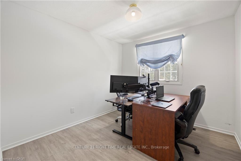 Photo 32 of 277 Blackacres Boulevard, London, North F — HOMEH