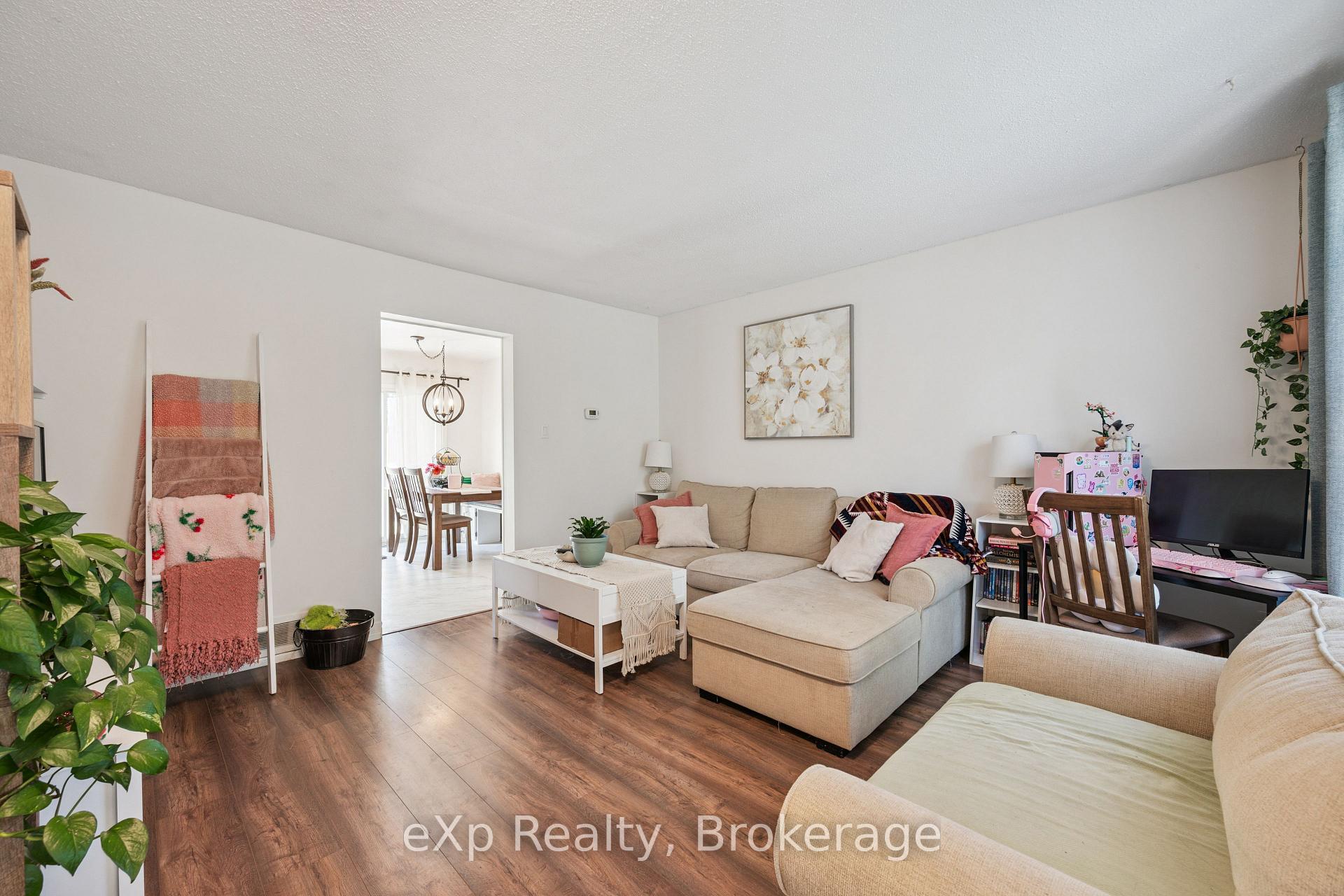 Photo 7 of 56 Bretz Avenue, Cambridge, Silver Heights — HOMEH
