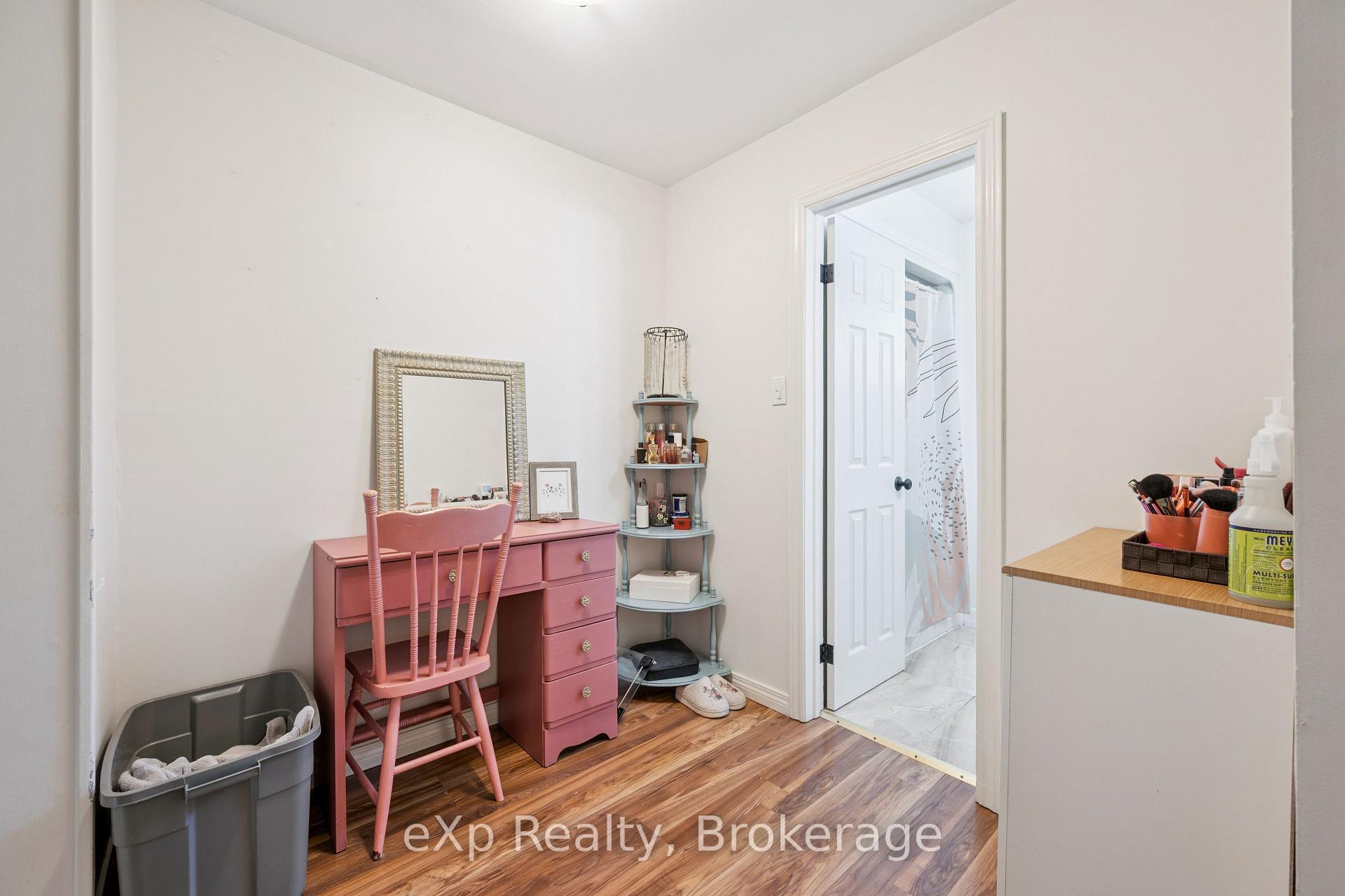 Photo 16 of 56 Bretz Avenue, Cambridge, Silver Heights — HOMEH