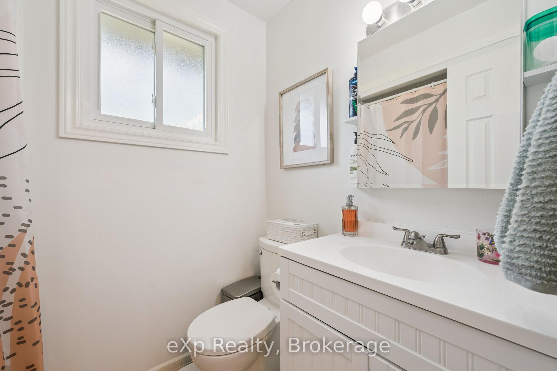 Photo 23 of 56 Bretz Avenue, Cambridge, Silver Heights — HOMEH