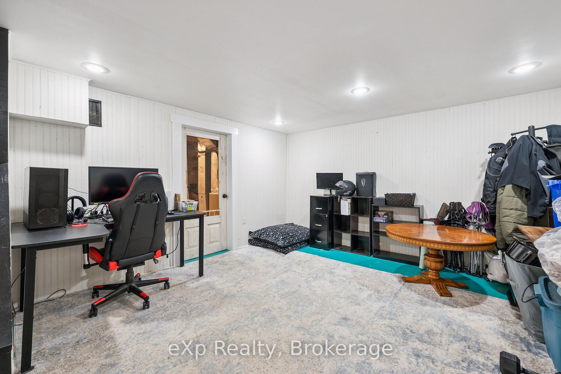 Photo 24 of 56 Bretz Avenue, Cambridge, Silver Heights — HOMEH