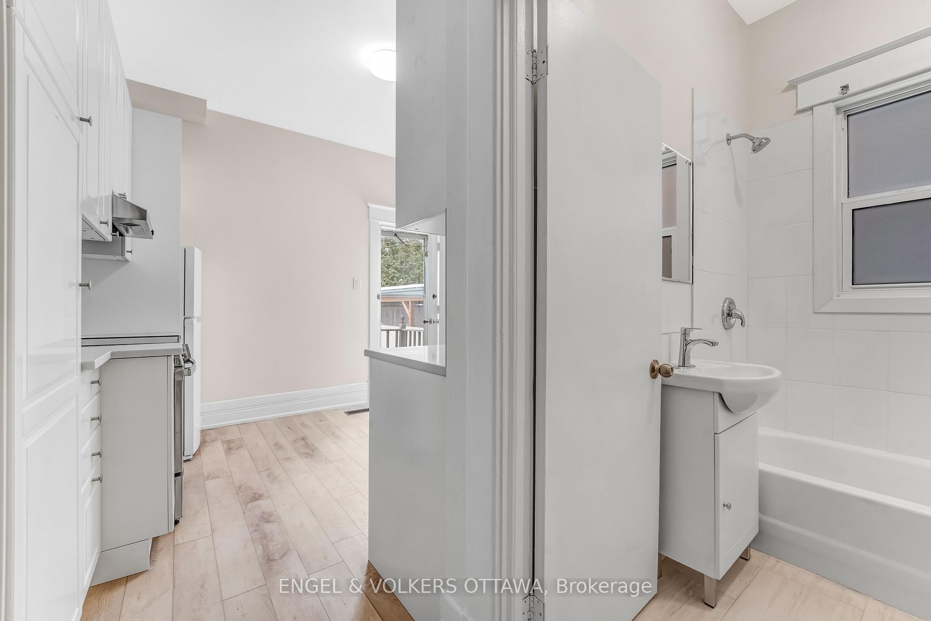 Photo 11 of Unit 2, 170 Ivy Crescent, Ottawa, Lindenlea — HOMEH