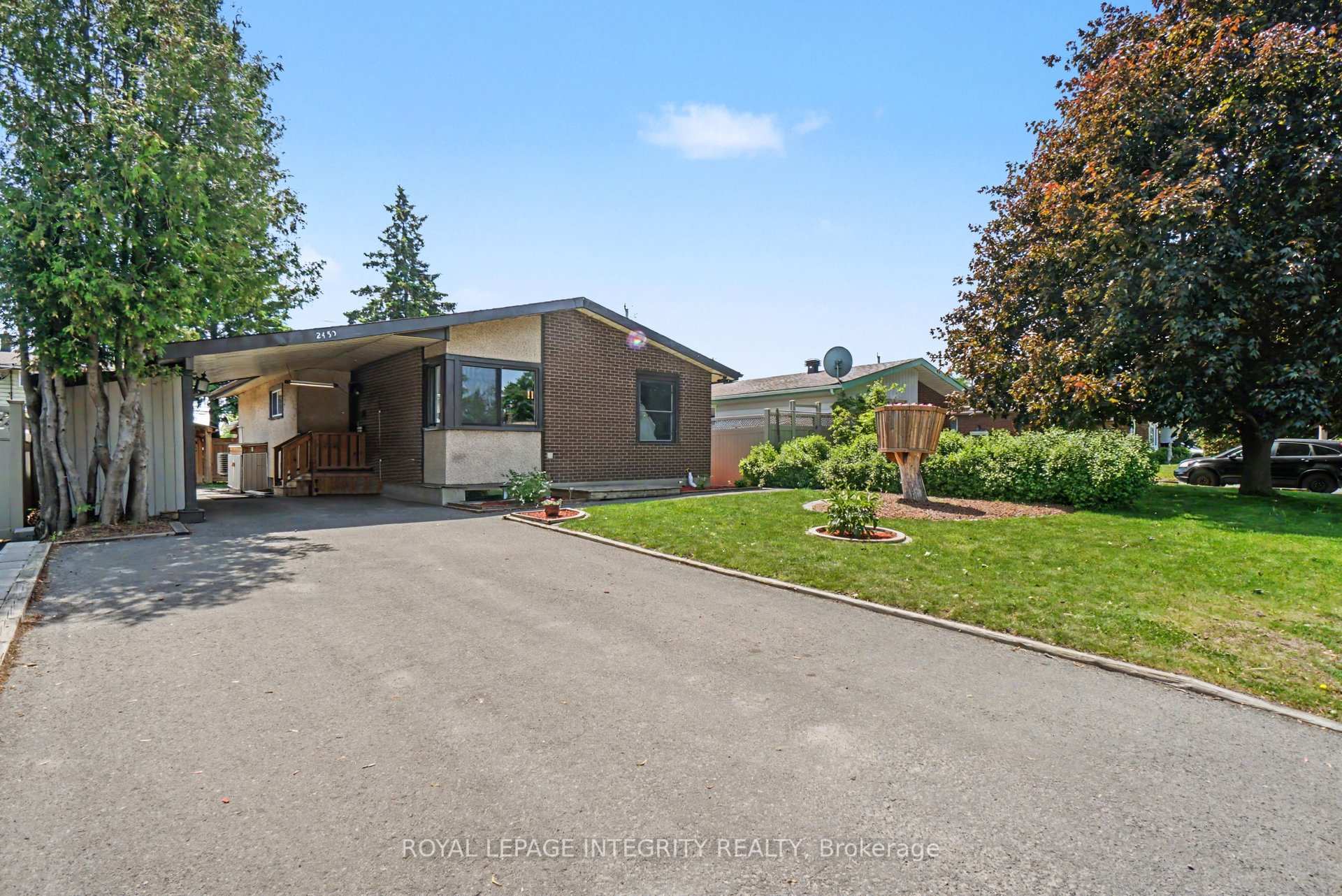 Photo 3 of 2450 Magnus Avenue, Ottawa, Hawthorne Meadows — HOMEH