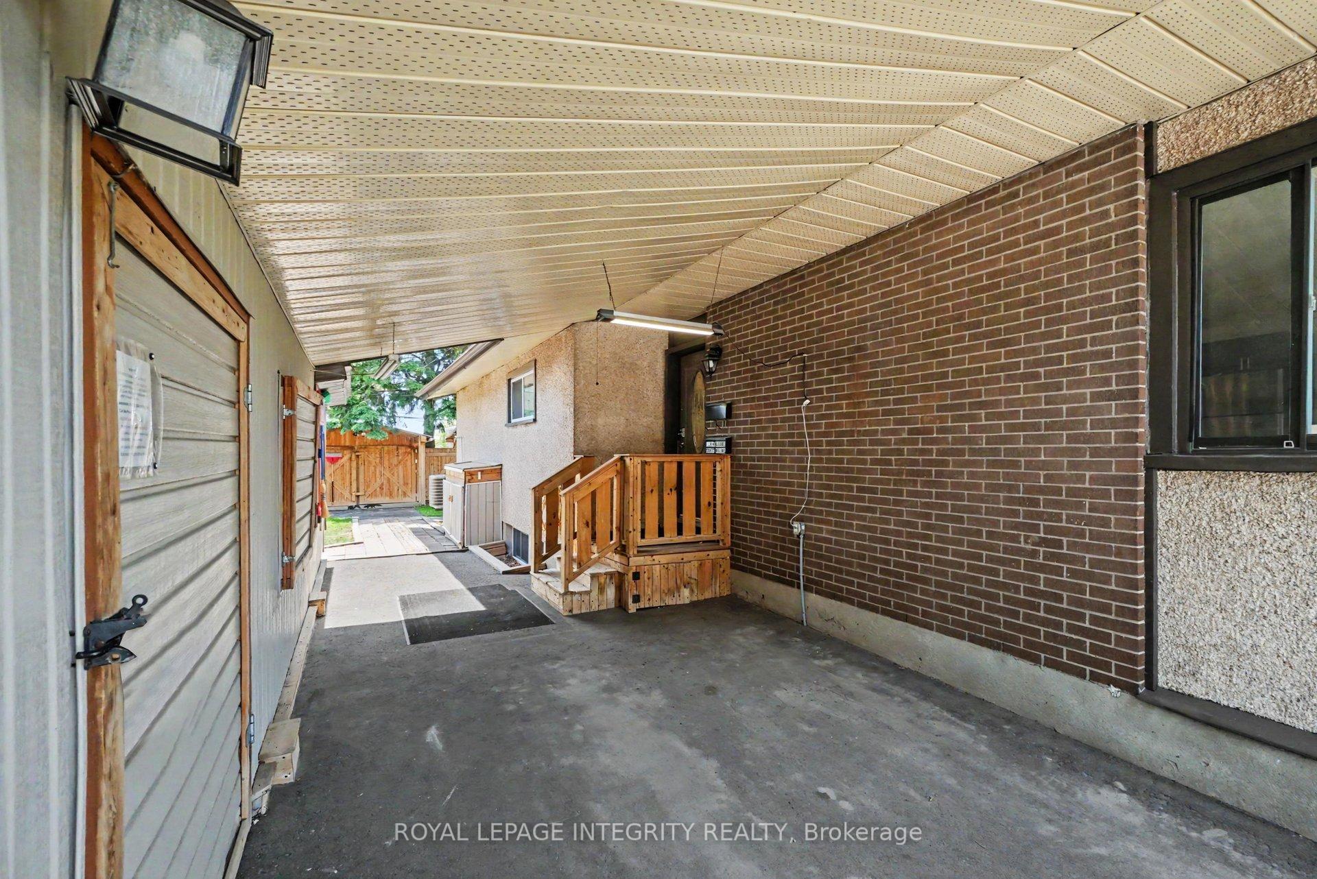 Photo 4 of 2450 Magnus Avenue, Ottawa, Hawthorne Meadows — HOMEH