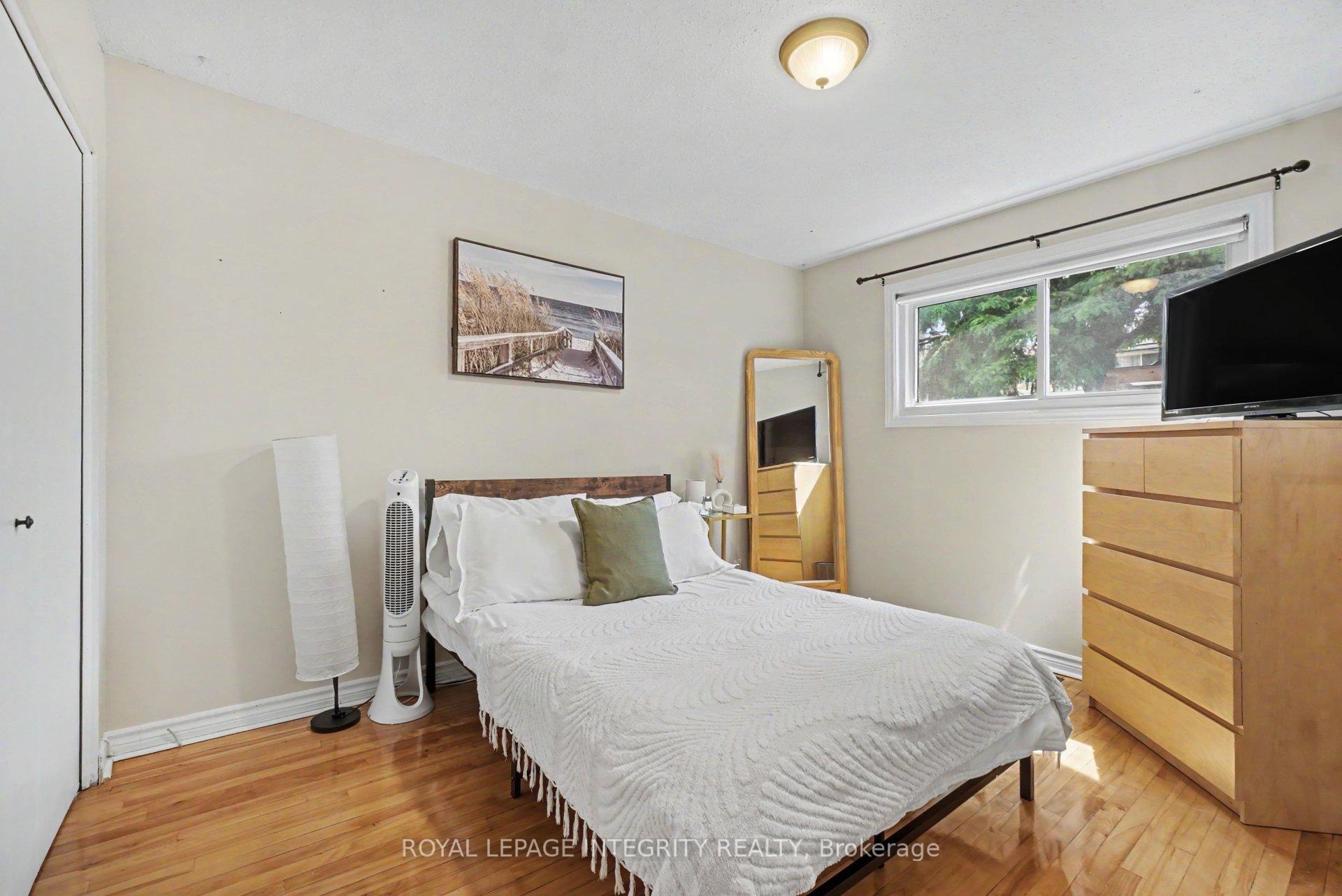 Photo 6 of 2450 Magnus Avenue, Ottawa, Hawthorne Meadows — HOMEH