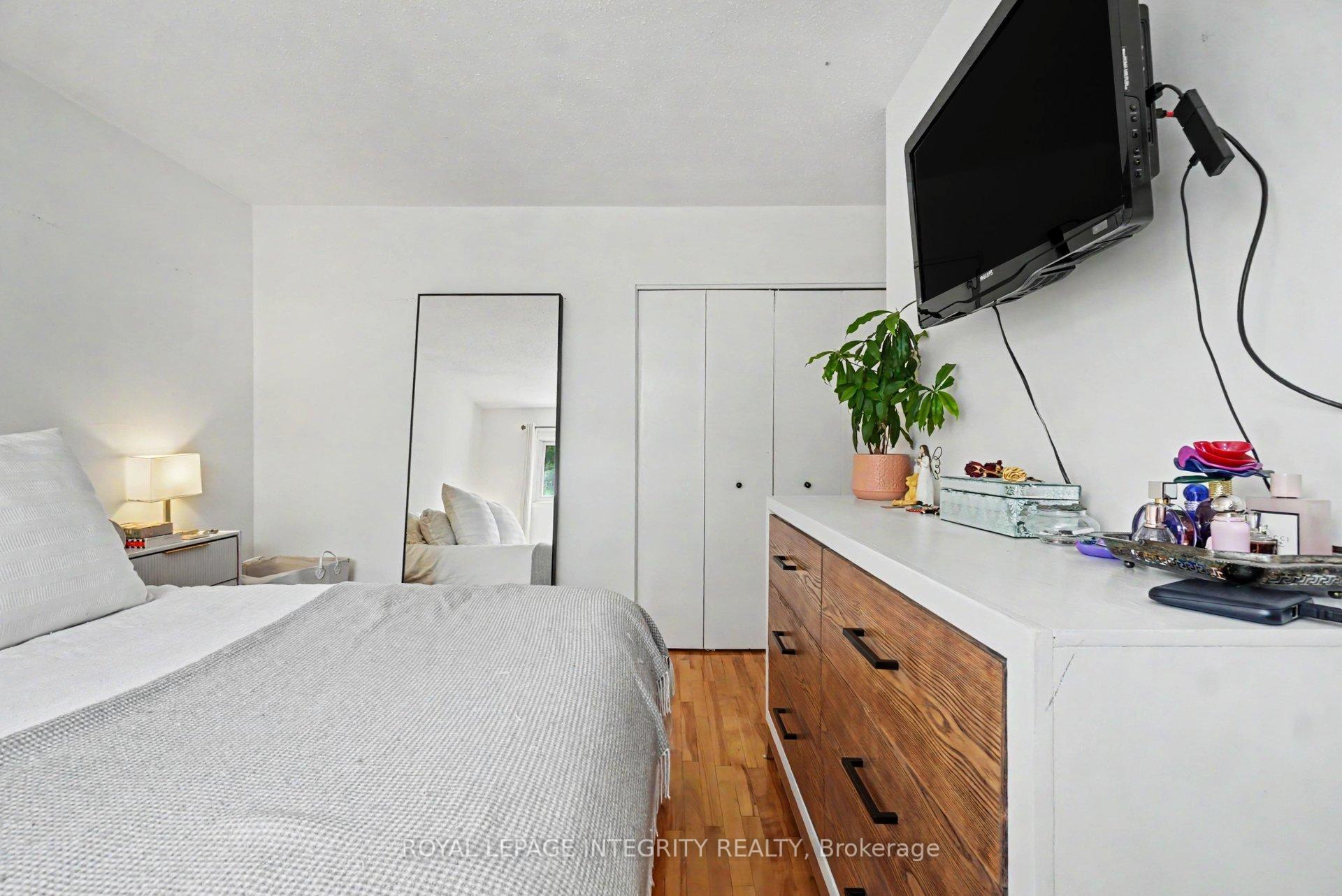 Photo 7 of 2450 Magnus Avenue, Ottawa, Hawthorne Meadows — HOMEH