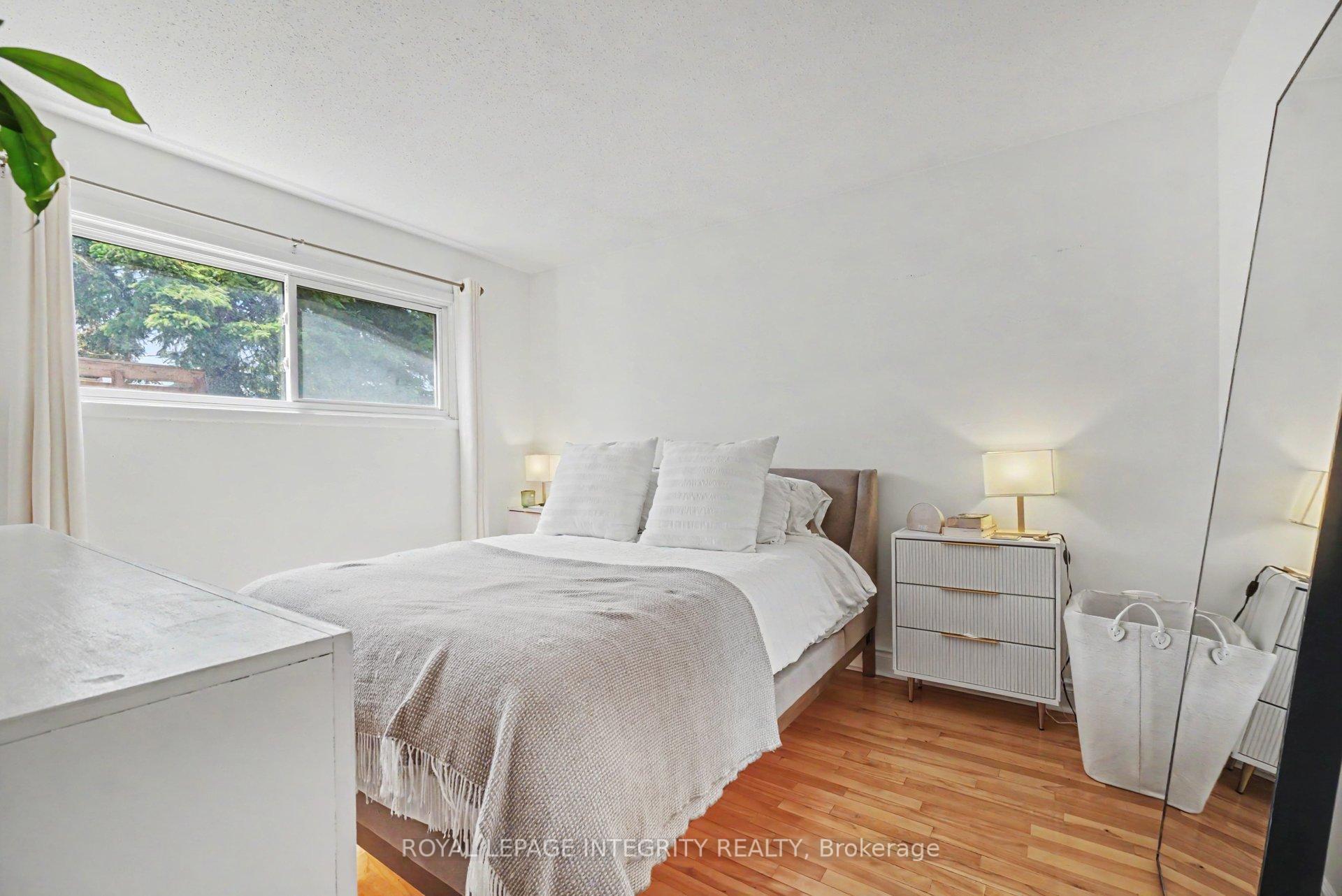 Photo 9 of 2450 Magnus Avenue, Ottawa, Hawthorne Meadows — HOMEH