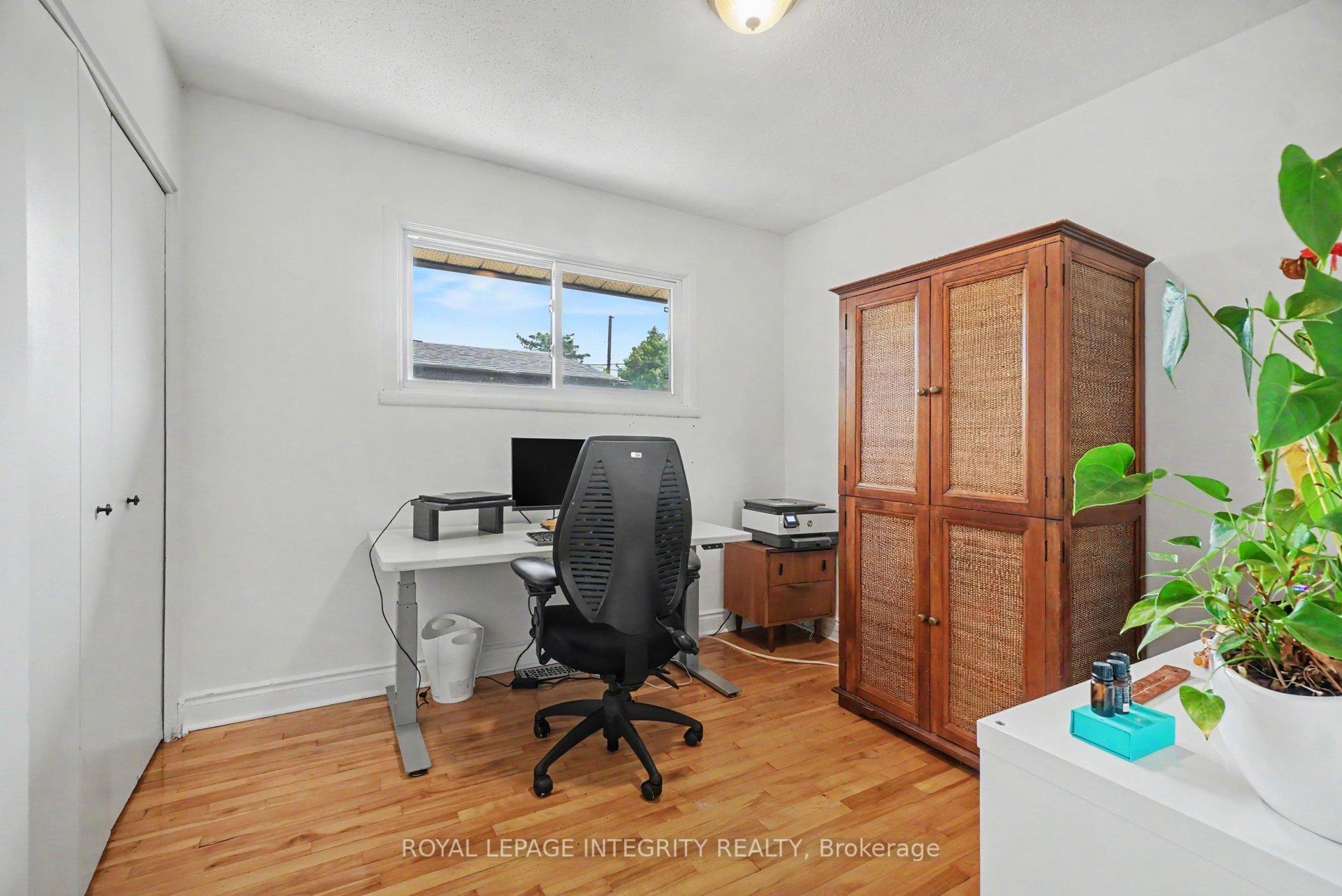 Photo 12 of 2450 Magnus Avenue, Ottawa, Hawthorne Meadows — HOMEH