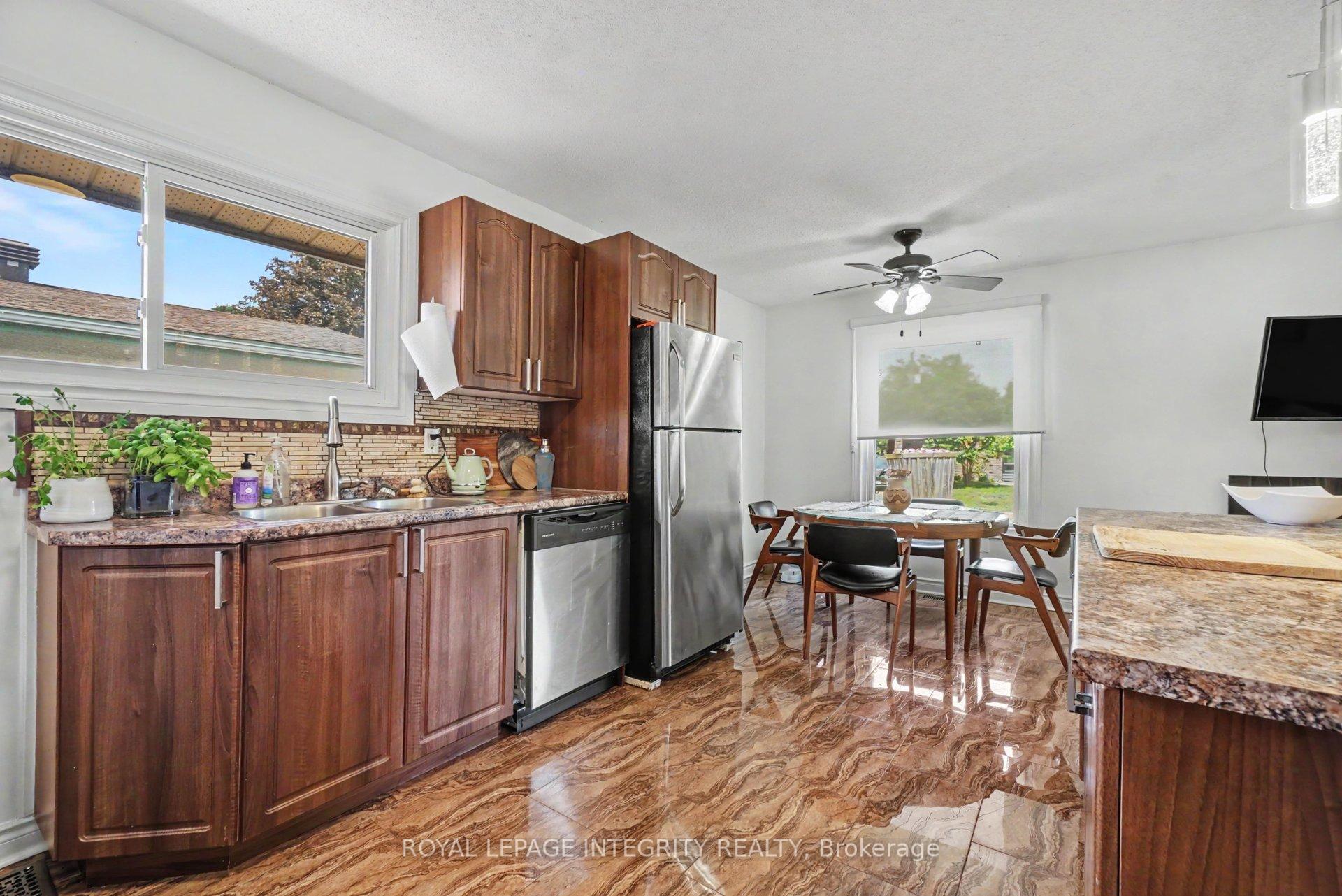 Photo 13 of 2450 Magnus Avenue, Ottawa, Hawthorne Meadows — HOMEH