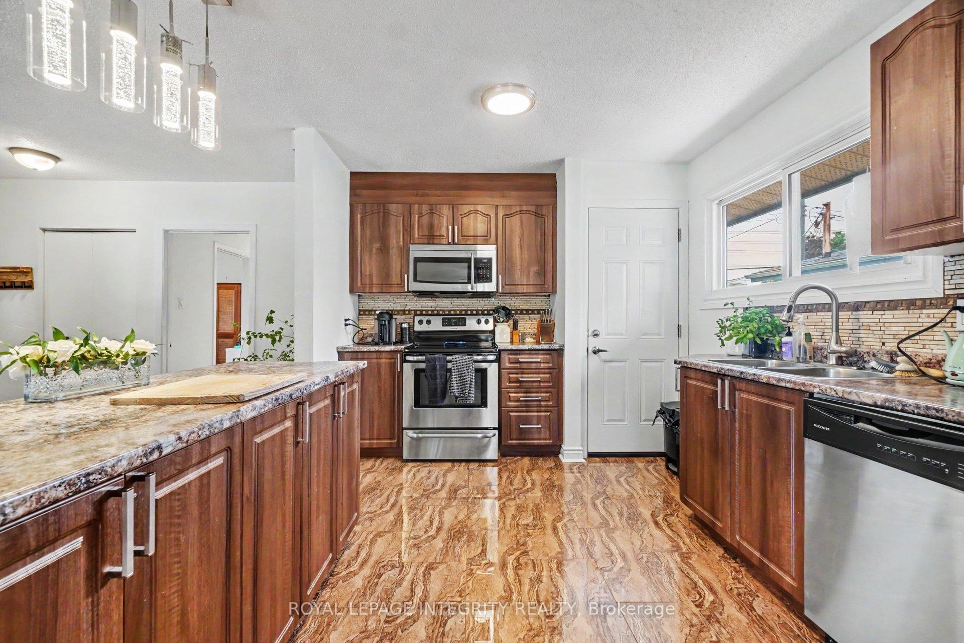 Photo 19 of 2450 Magnus Avenue, Ottawa, Hawthorne Meadows — HOMEH