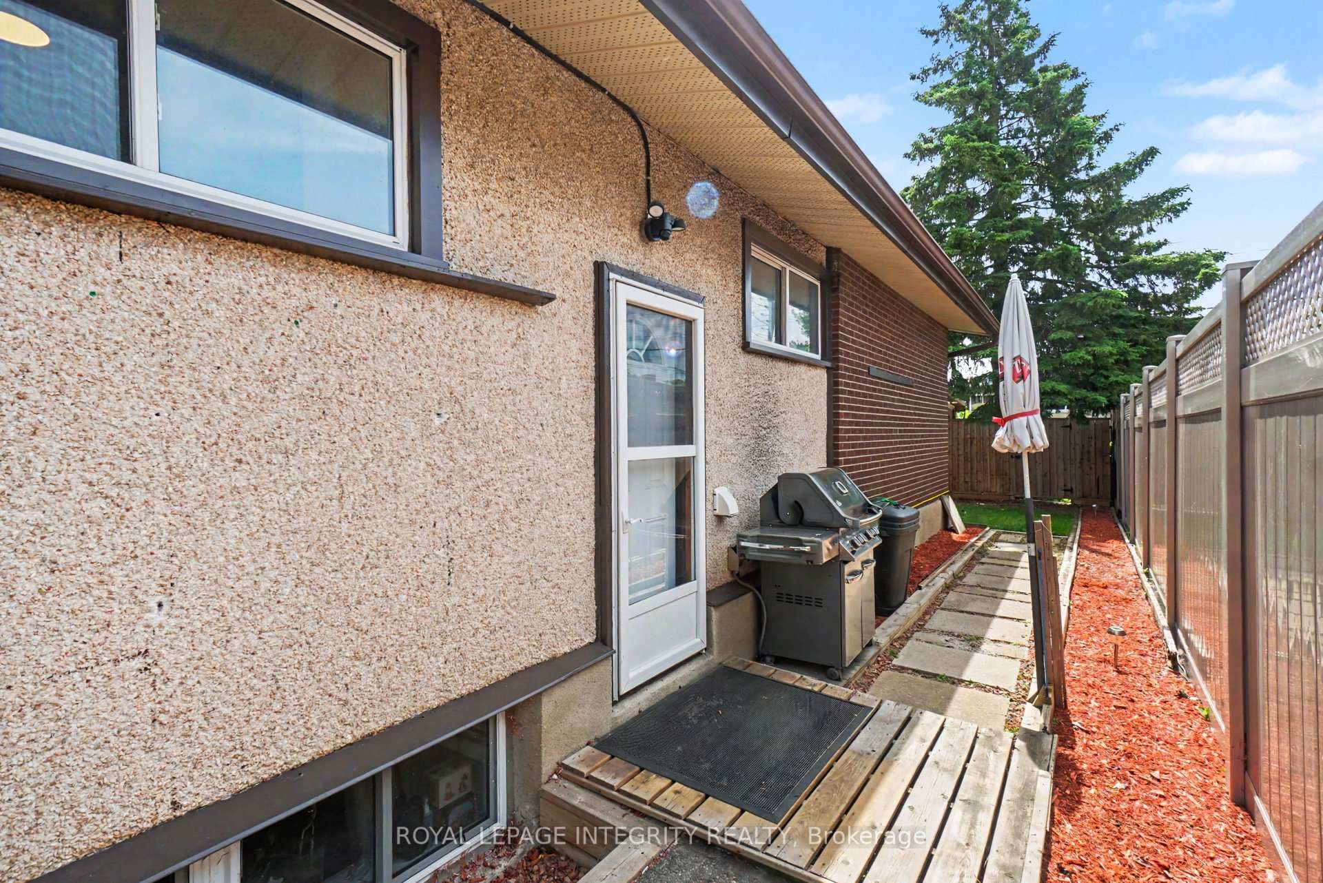Photo 22 of 2450 Magnus Avenue, Ottawa, Hawthorne Meadows — HOMEH