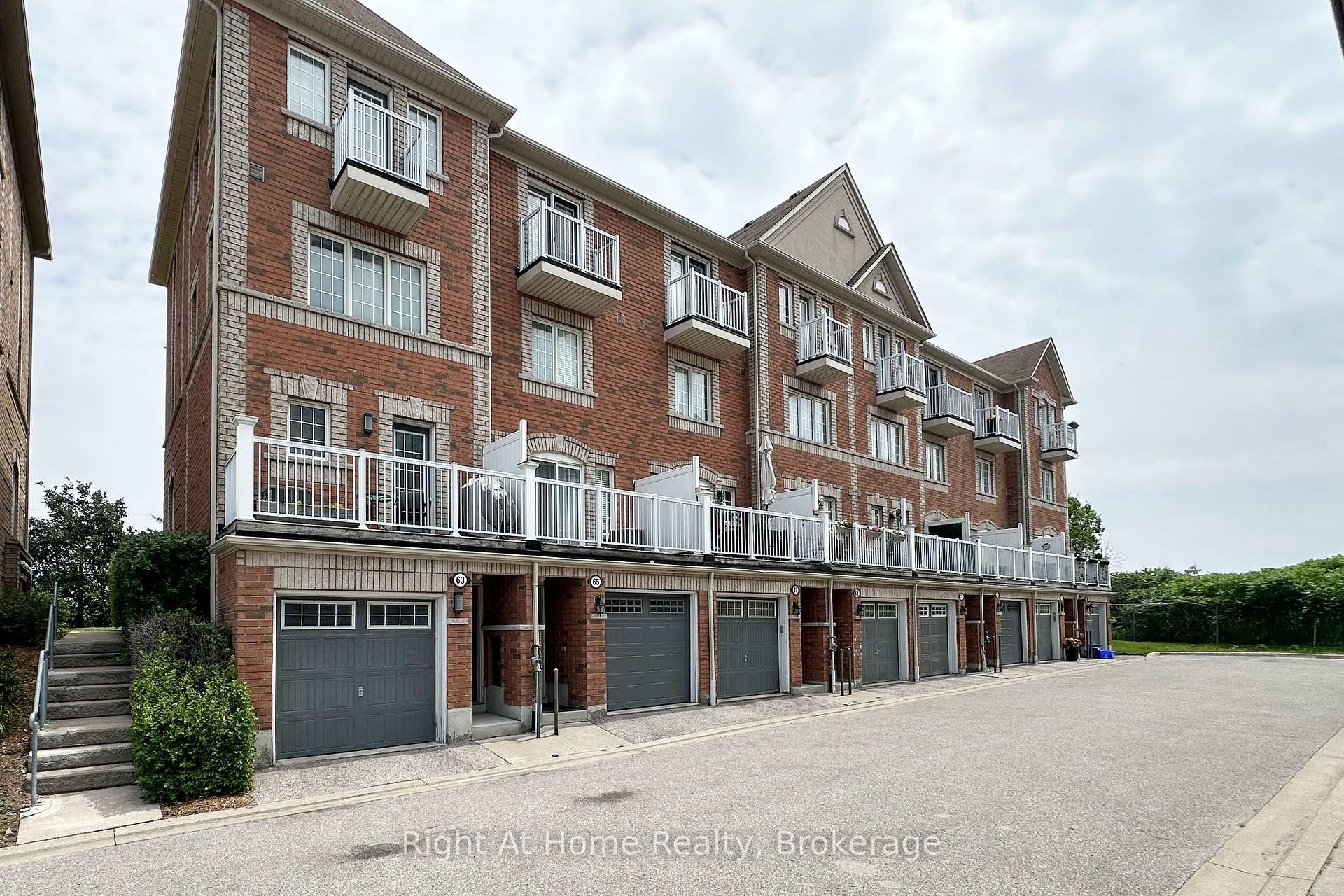 Photo 3 of Unit Unit 65, 65 Cooperage Lane, Ajax, Central — HOMEH