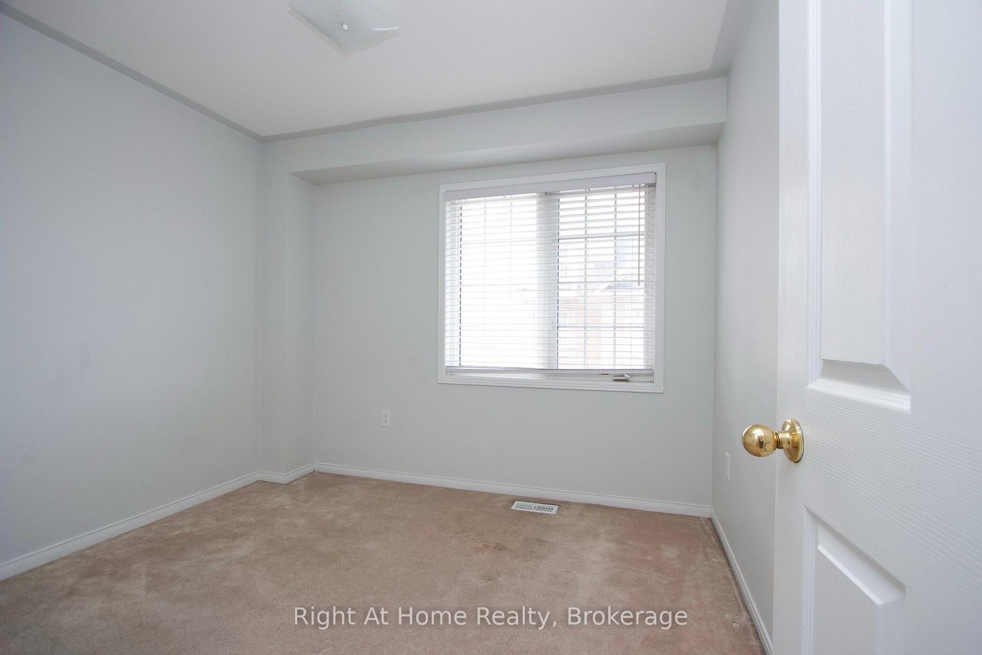 Photo 11 of Unit Unit 65, 65 Cooperage Lane, Ajax, Central — HOMEH
