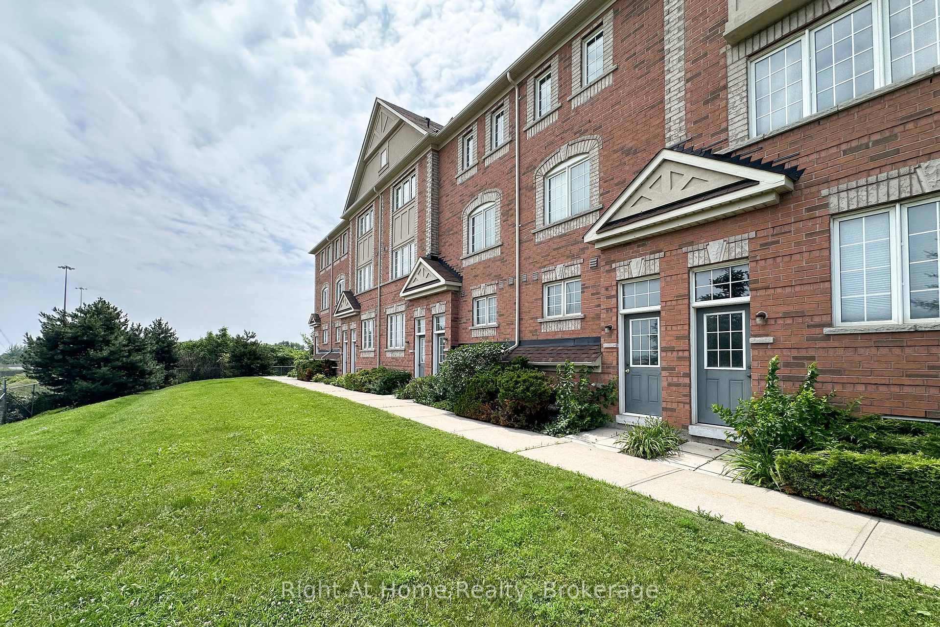 Photo 20 of Unit Unit 65, 65 Cooperage Lane, Ajax, Central — HOMEH