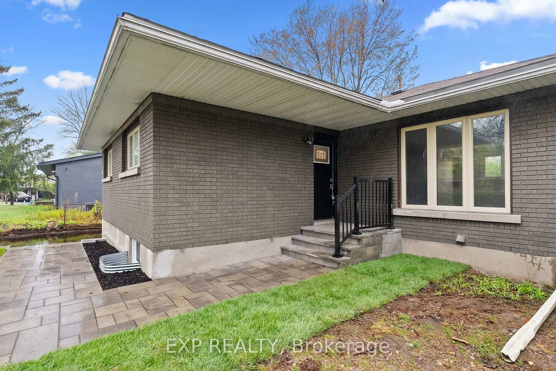 Photo 3 of 2393 Sheldon Avenue, Ottawa, Queensway Terrace South/Ridgeview — HOMEH