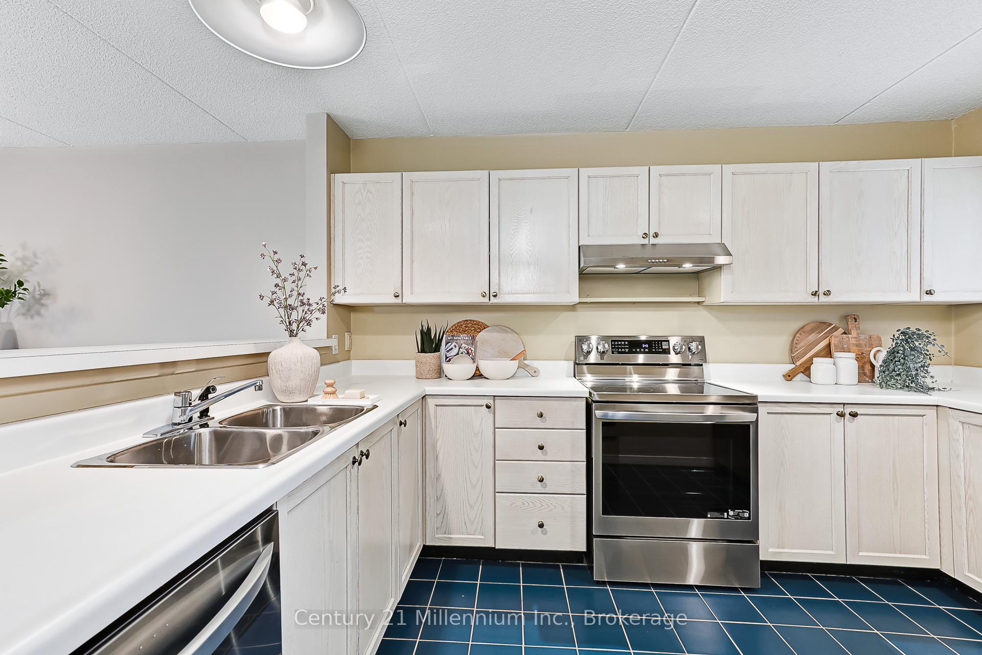 Photo 12 of 409 Mariners Way, Collingwood — HOMEH