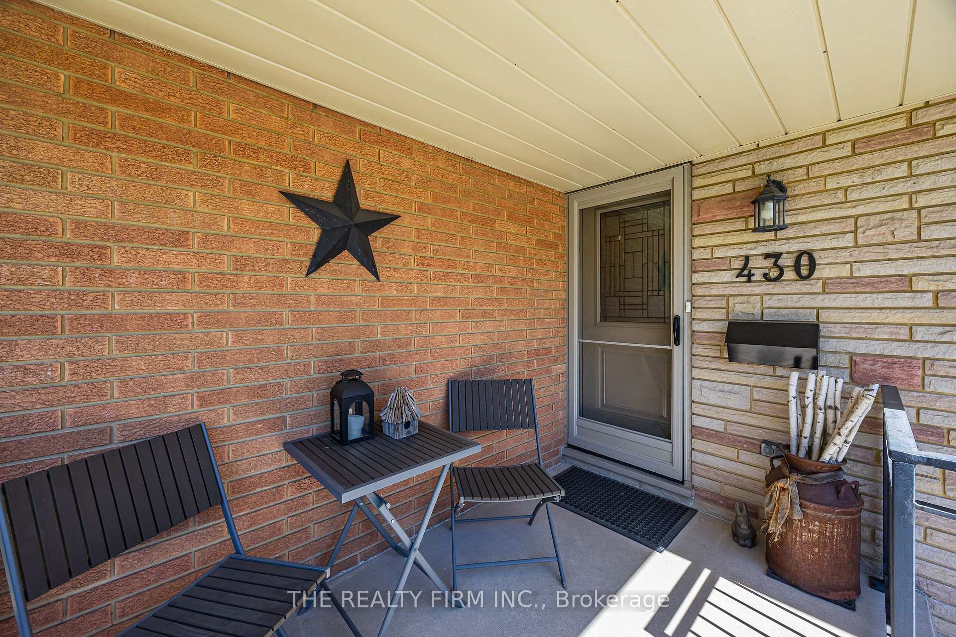 Photo 5 of 430 Magnolia Crescent, London, East A — HOMEH