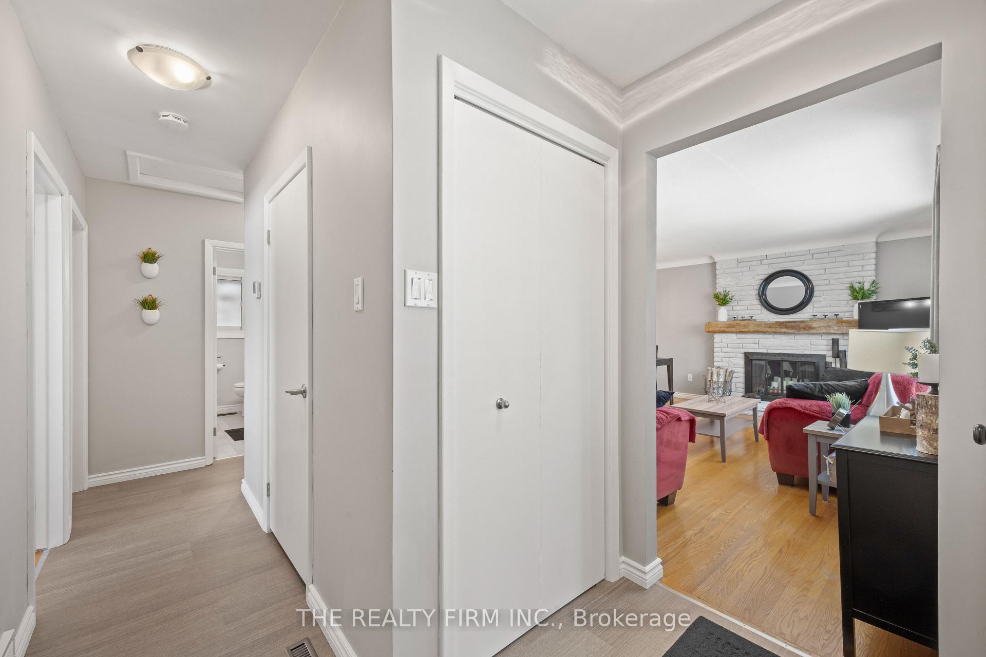 Photo 7 of 430 Magnolia Crescent, London, East A — HOMEH