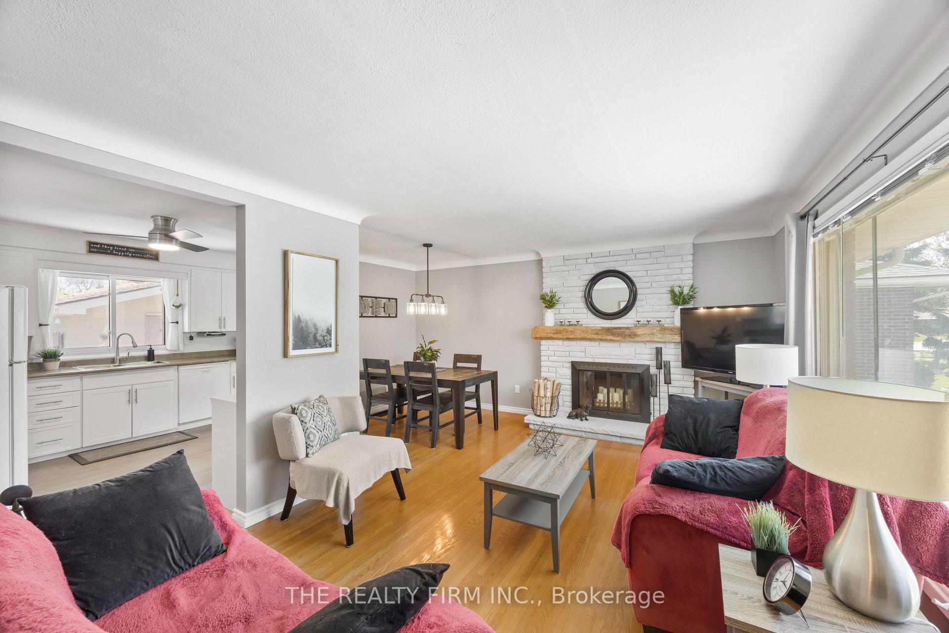 Photo 8 of 430 Magnolia Crescent, London, East A — HOMEH