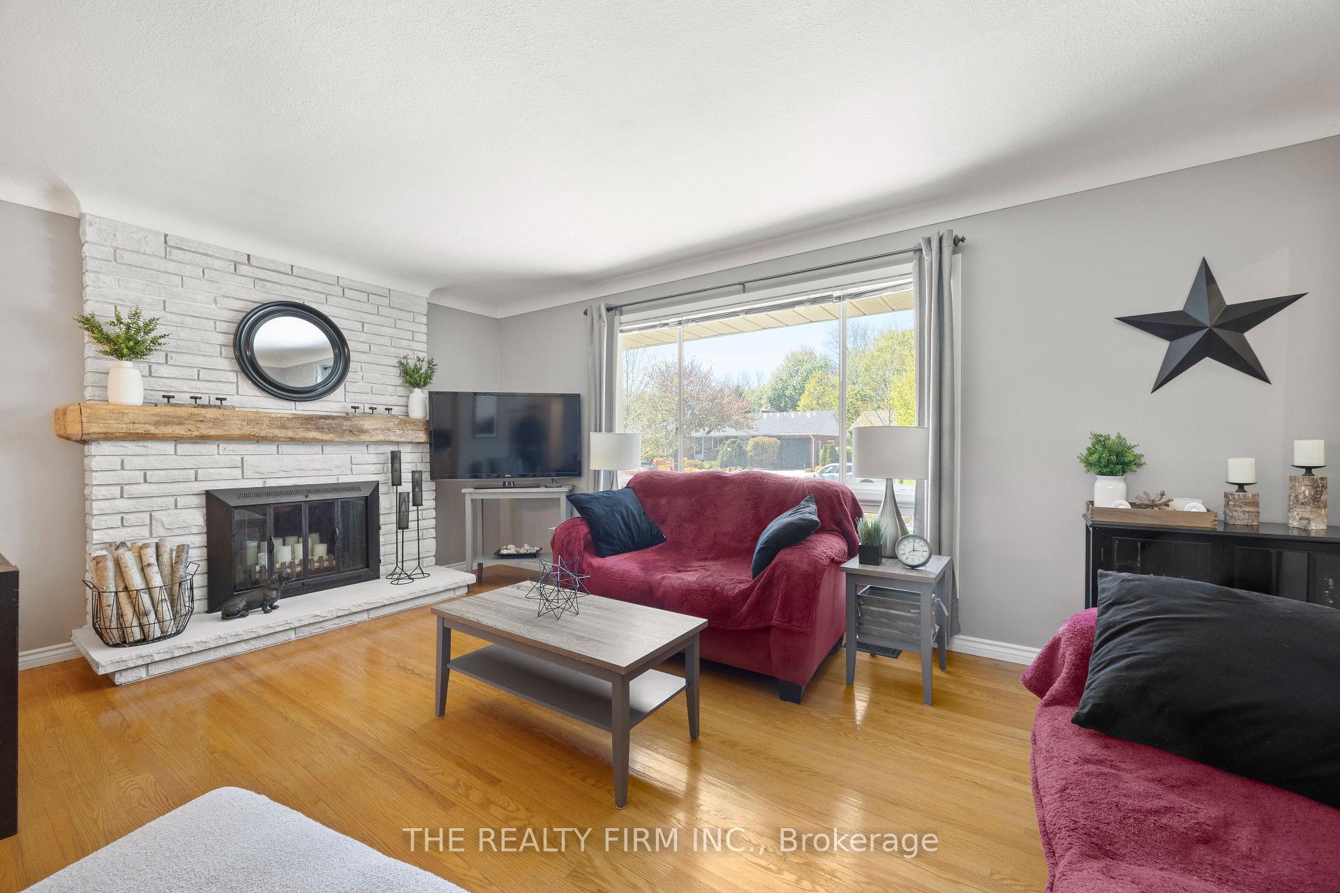 Photo 9 of 430 Magnolia Crescent, London, East A — HOMEH