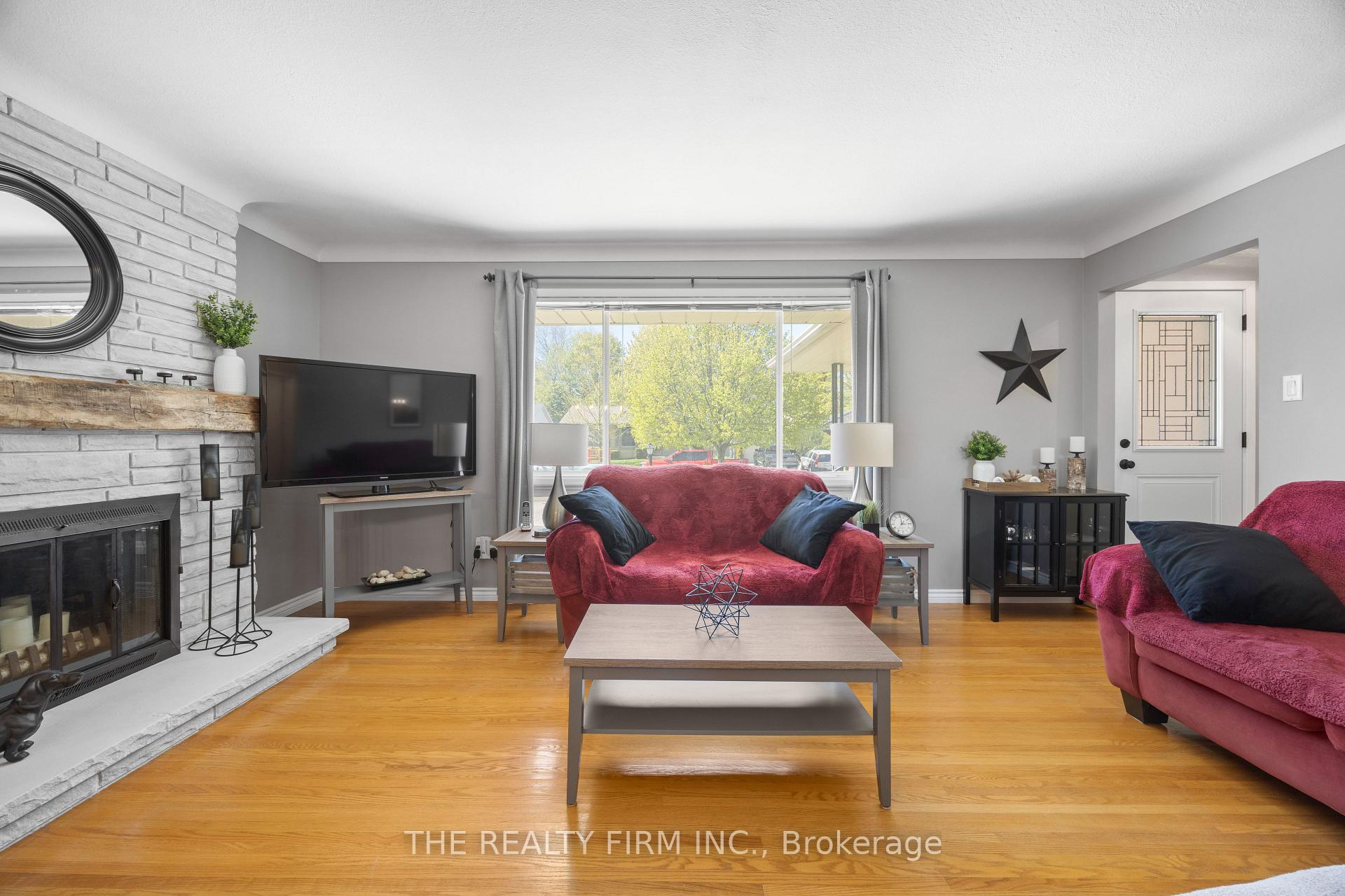 Photo 10 of 430 Magnolia Crescent, London, East A — HOMEH