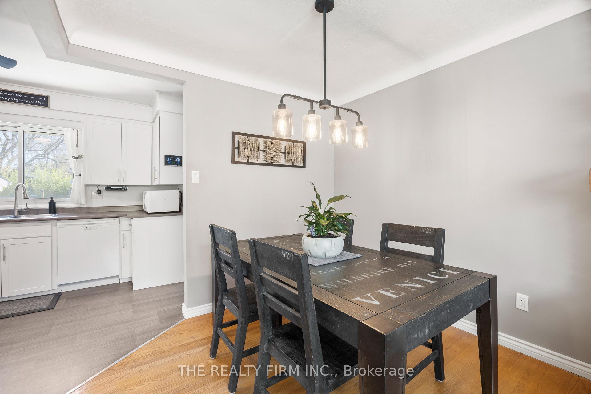Photo 13 of 430 Magnolia Crescent, London, East A — HOMEH