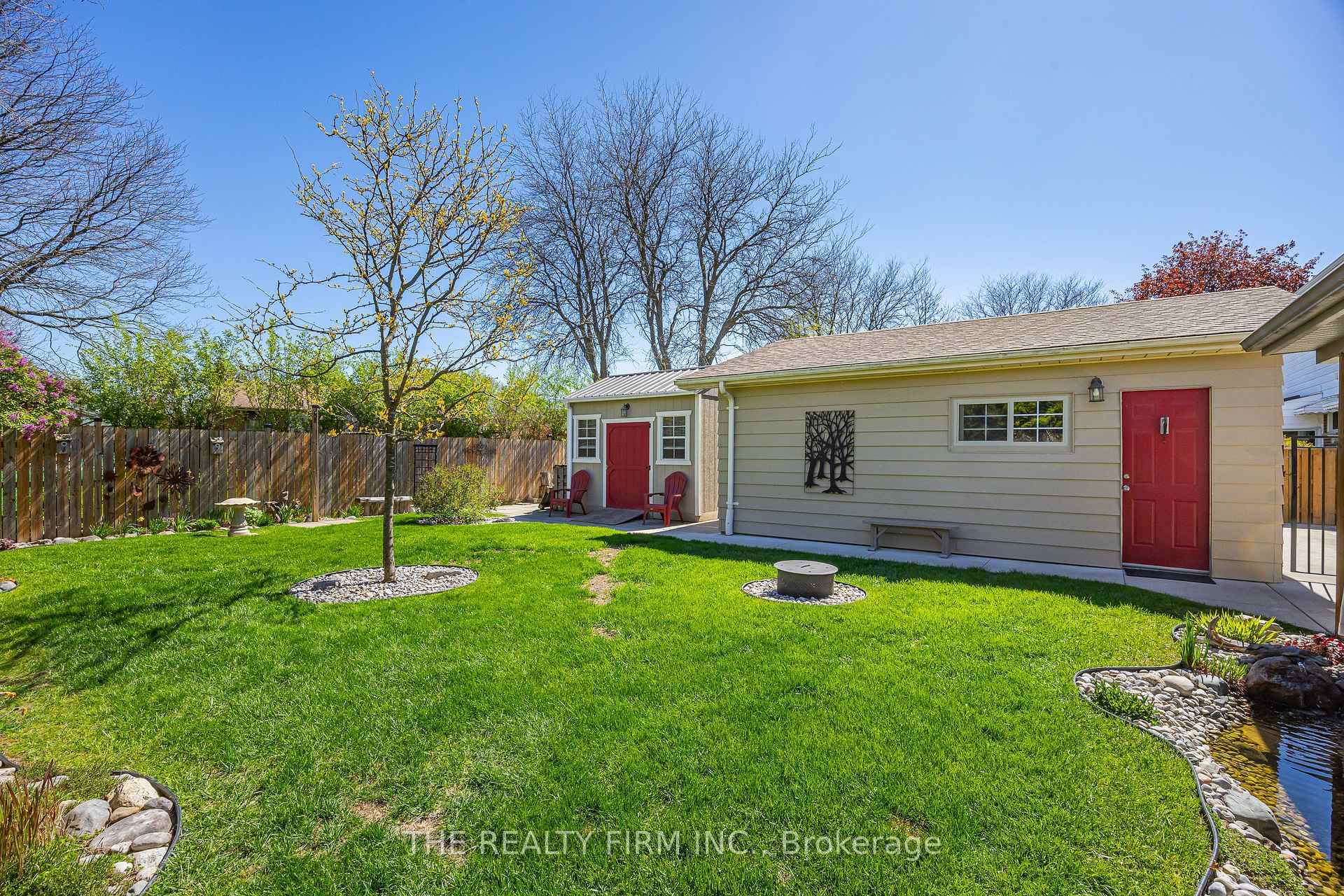 Photo 40 of 430 Magnolia Crescent, London, East A — HOMEH