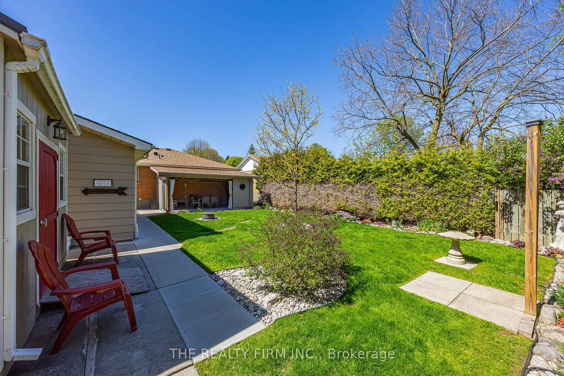 Photo 42 of 430 Magnolia Crescent, London, East A — HOMEH