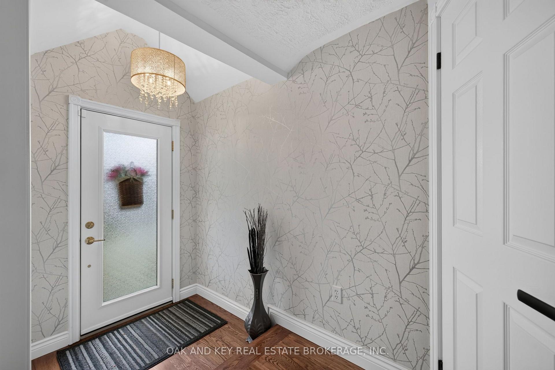 Photo 4 of 323 Clarke Road, London, East H — HOMEH