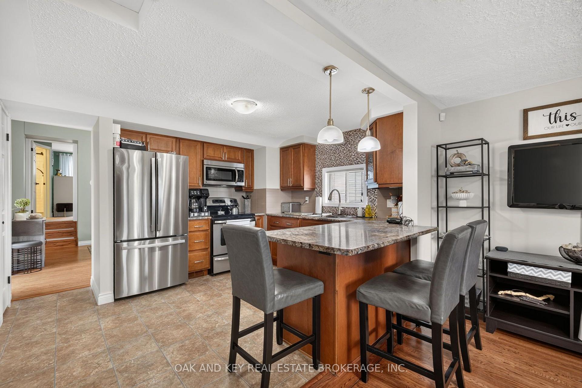 Photo 9 of 323 Clarke Road, London, East H — HOMEH