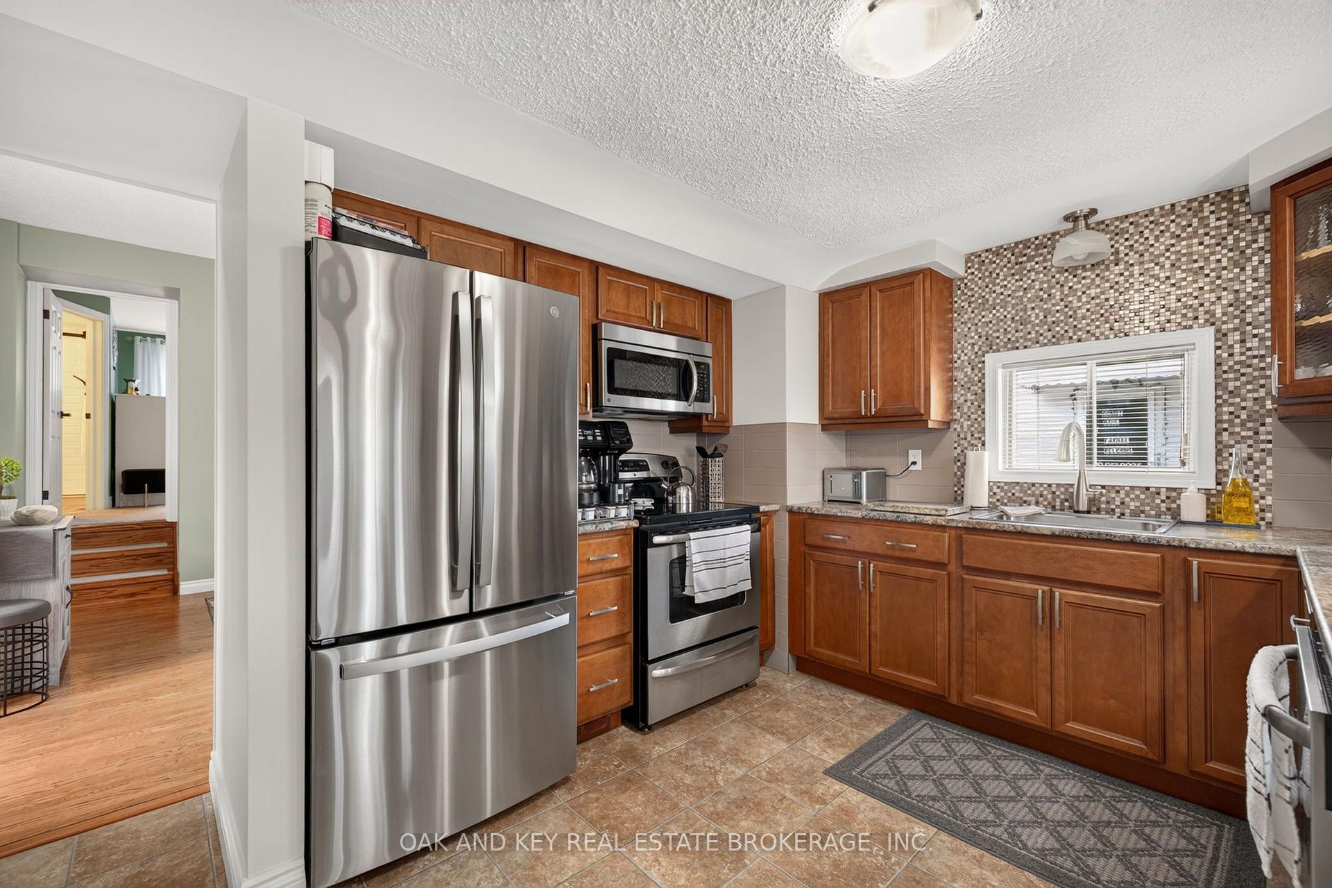 Photo 10 of 323 Clarke Road, London, East H — HOMEH