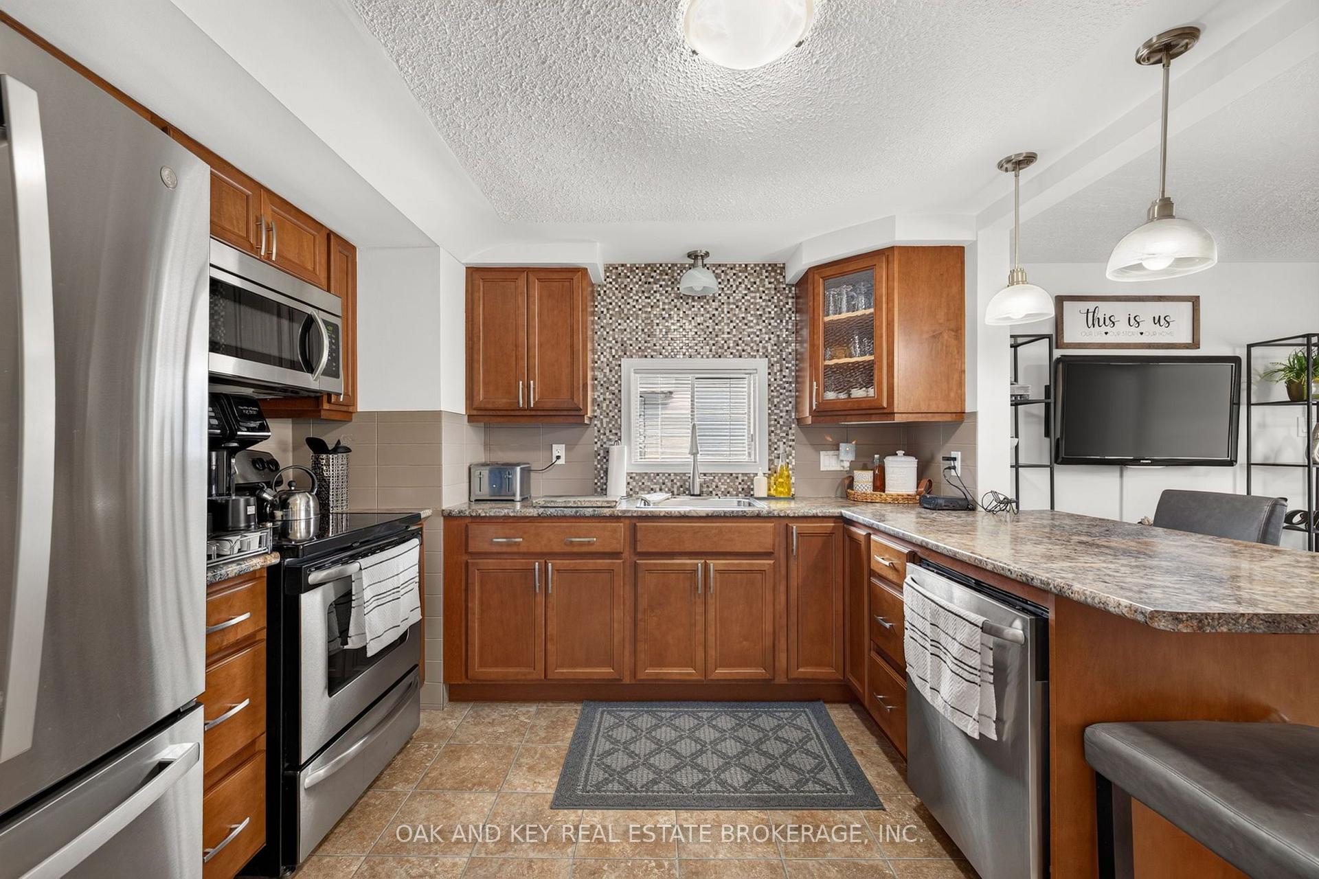 Photo 11 of 323 Clarke Road, London, East H — HOMEH