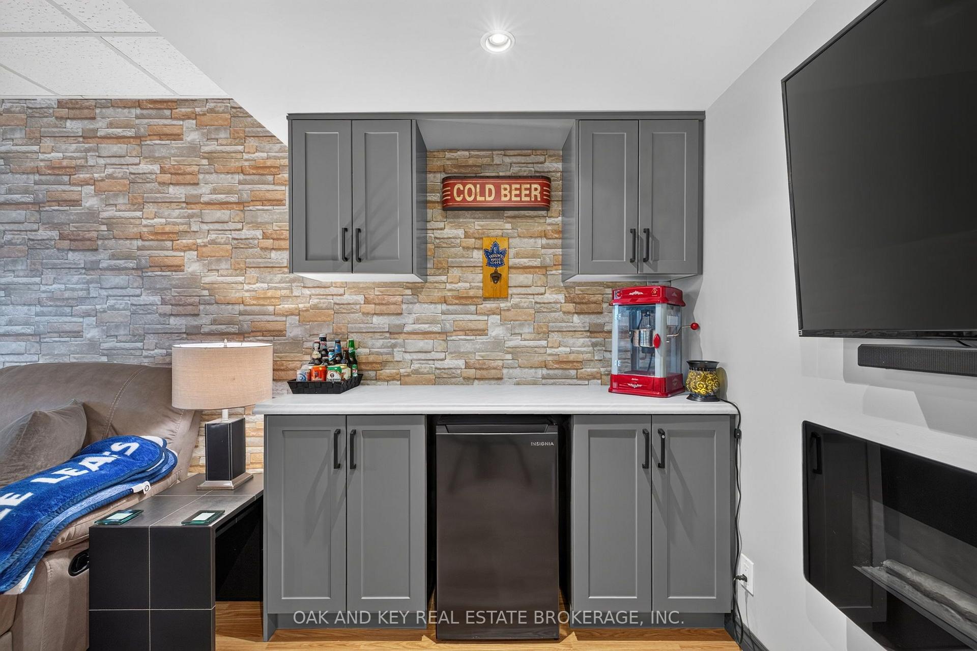 Photo 31 of 323 Clarke Road, London, East H — HOMEH