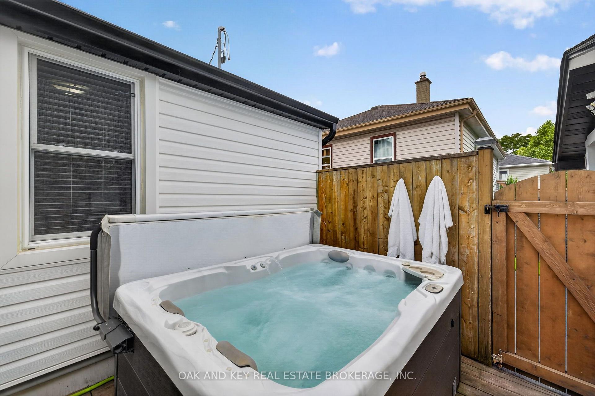 Photo 44 of 323 Clarke Road, London, East H — HOMEH