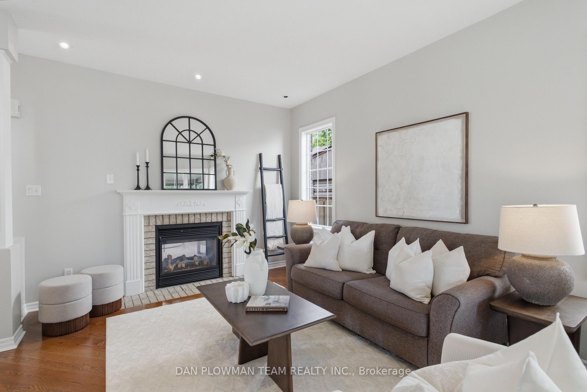 Photo 4 of 30 Weldon Street, Whitby, Rolling Acres — HOMEH