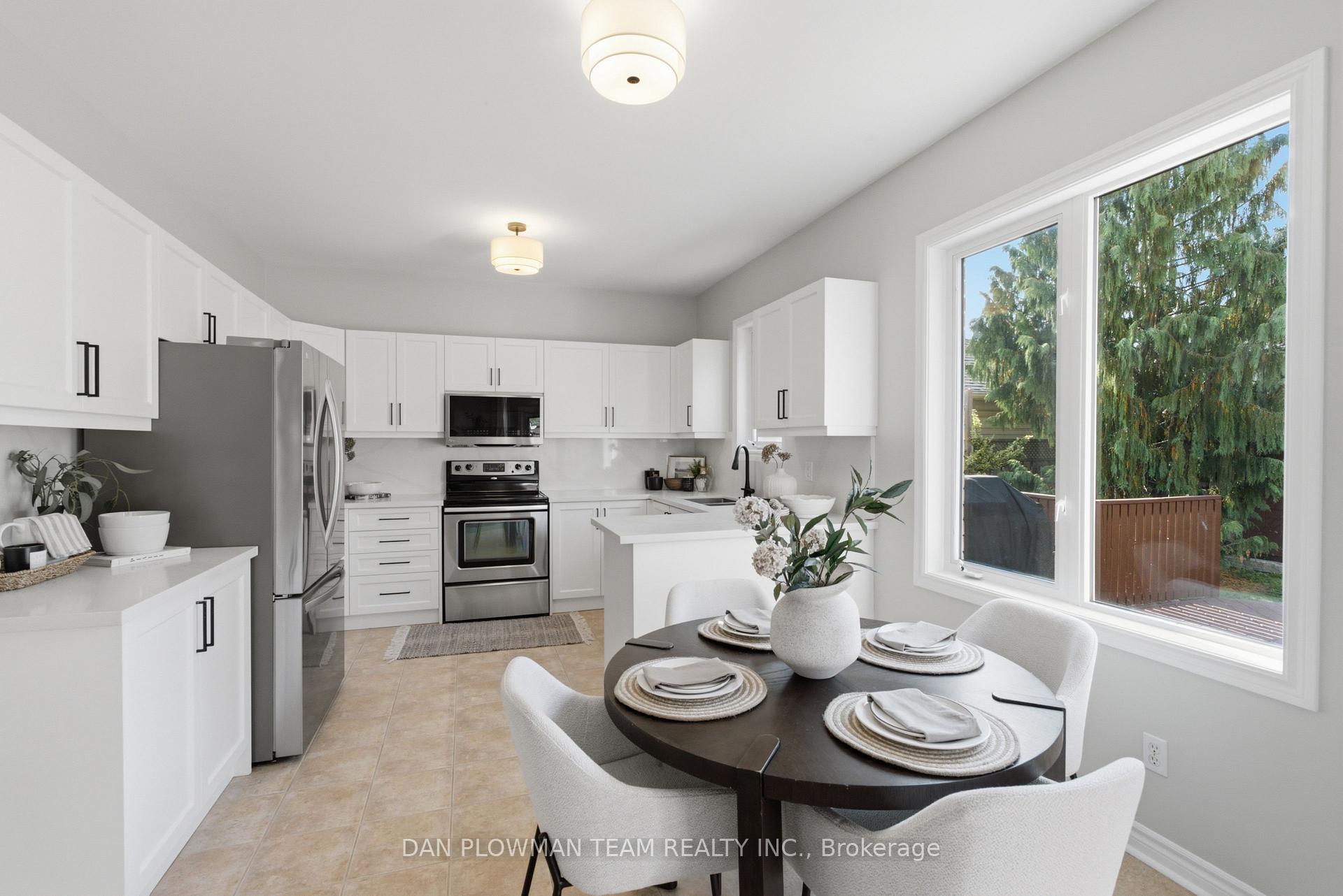 Photo 11 of 30 Weldon Street, Whitby, Rolling Acres — HOMEH