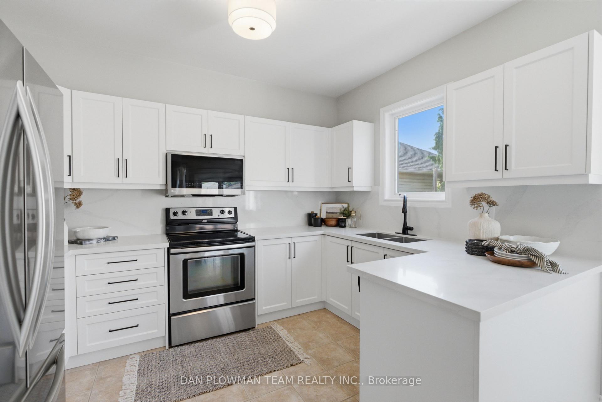 Photo 12 of 30 Weldon Street, Whitby, Rolling Acres — HOMEH