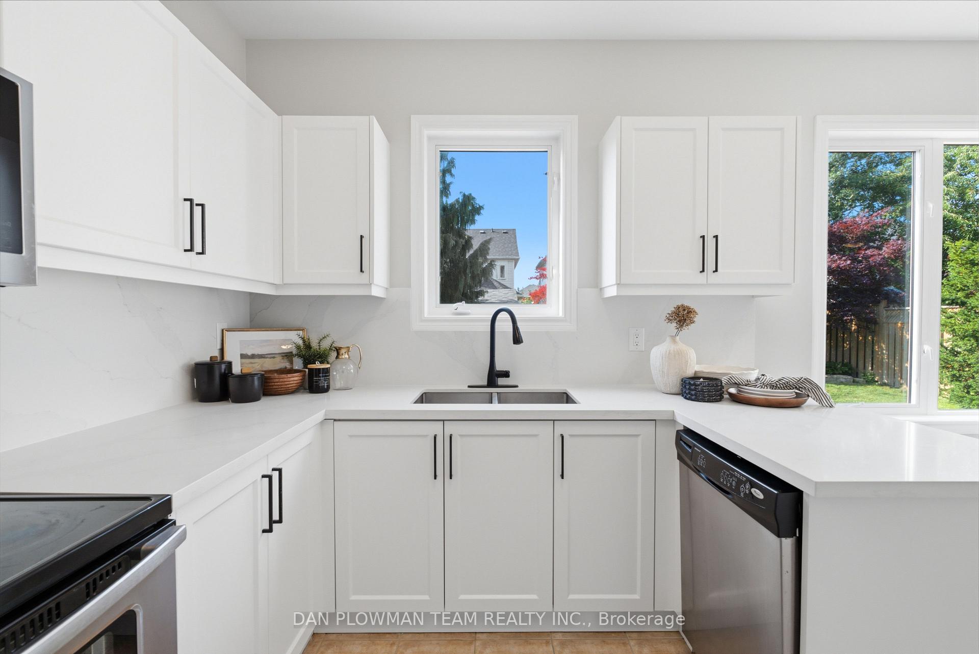 Photo 13 of 30 Weldon Street, Whitby, Rolling Acres — HOMEH