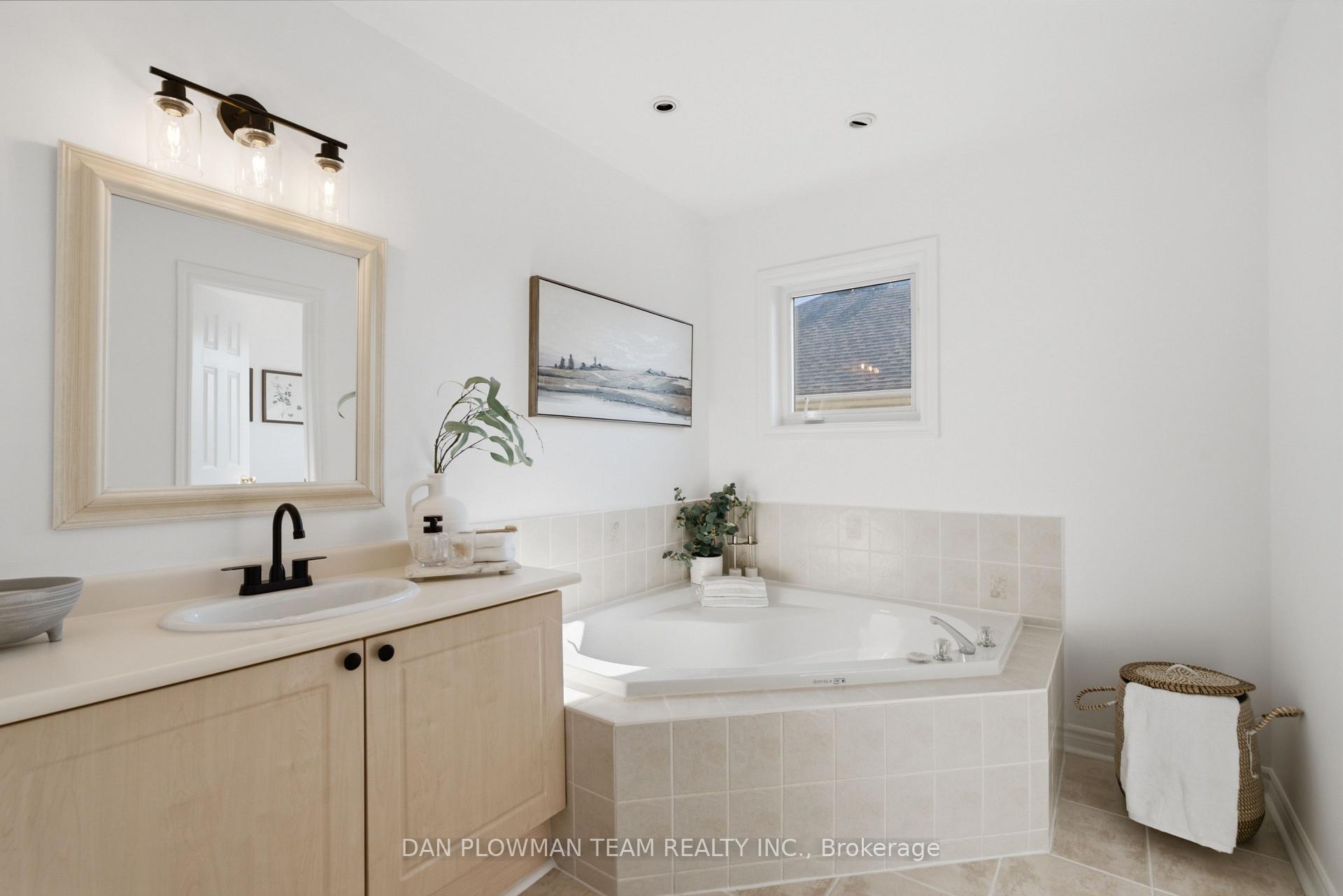 Photo 26 of 30 Weldon Street, Whitby, Rolling Acres — HOMEH