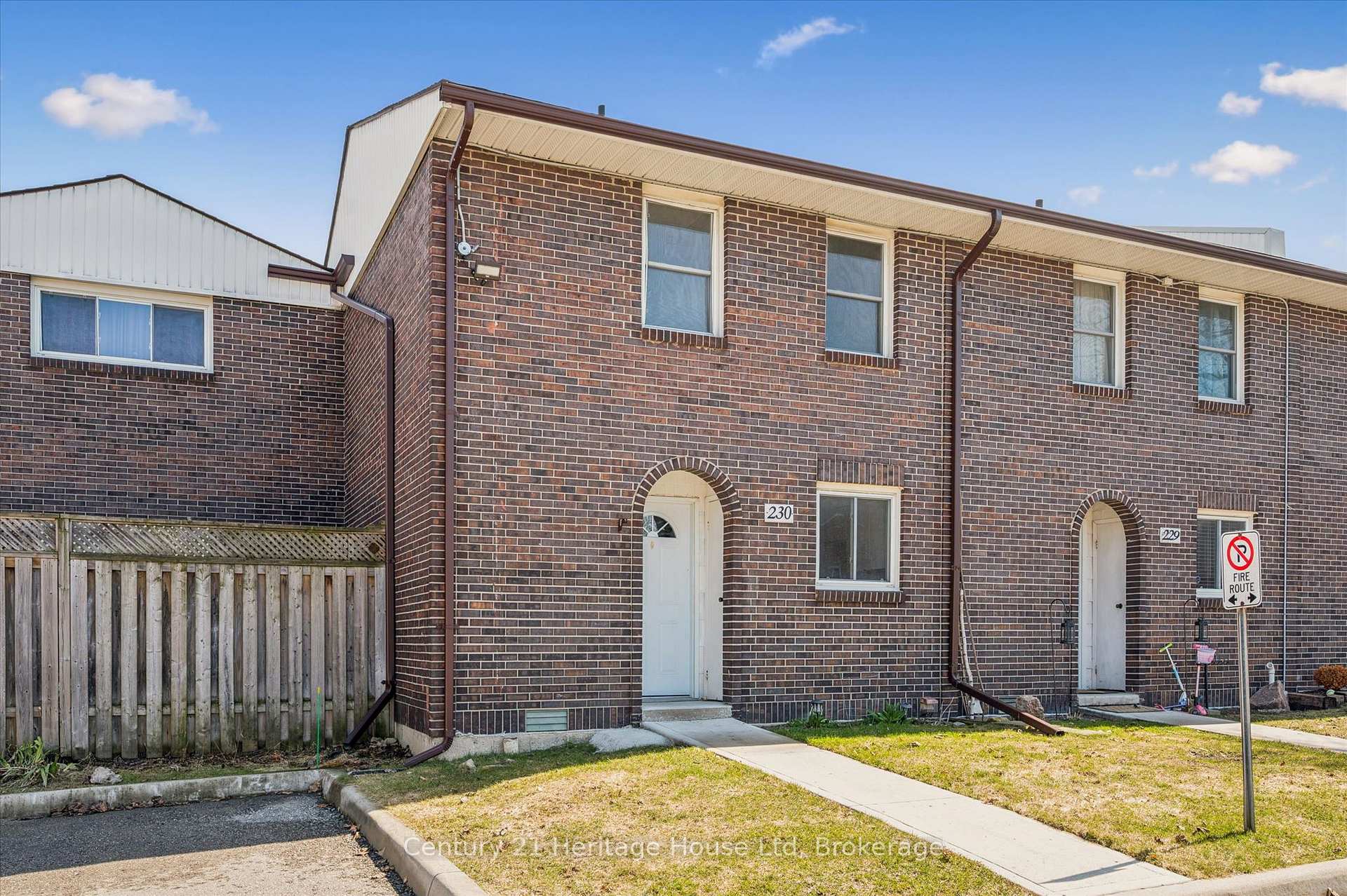 Photo 2 of Unit 230, 31 Greengate Road, Guelph, Junction/Onward Willow — HOMEH