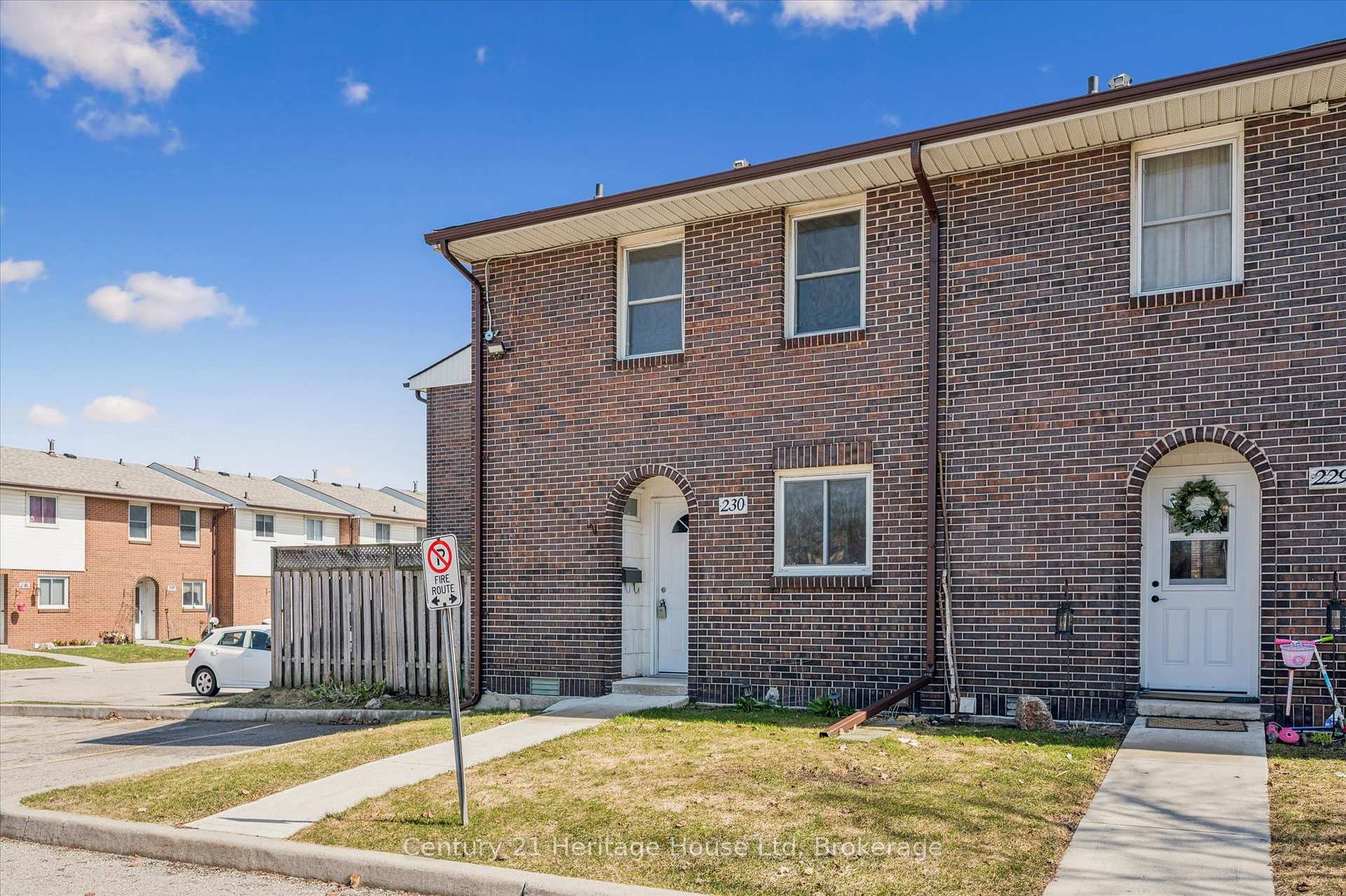 Photo 3 of Unit 230, 31 Greengate Road, Guelph, Junction/Onward Willow — HOMEH