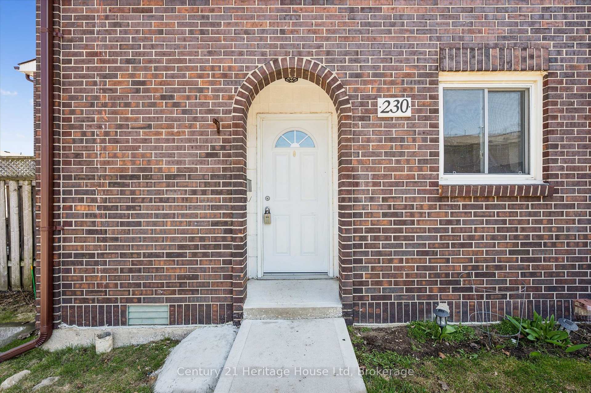 Photo 5 of Unit 230, 31 Greengate Road, Guelph, Junction/Onward Willow — HOMEH
