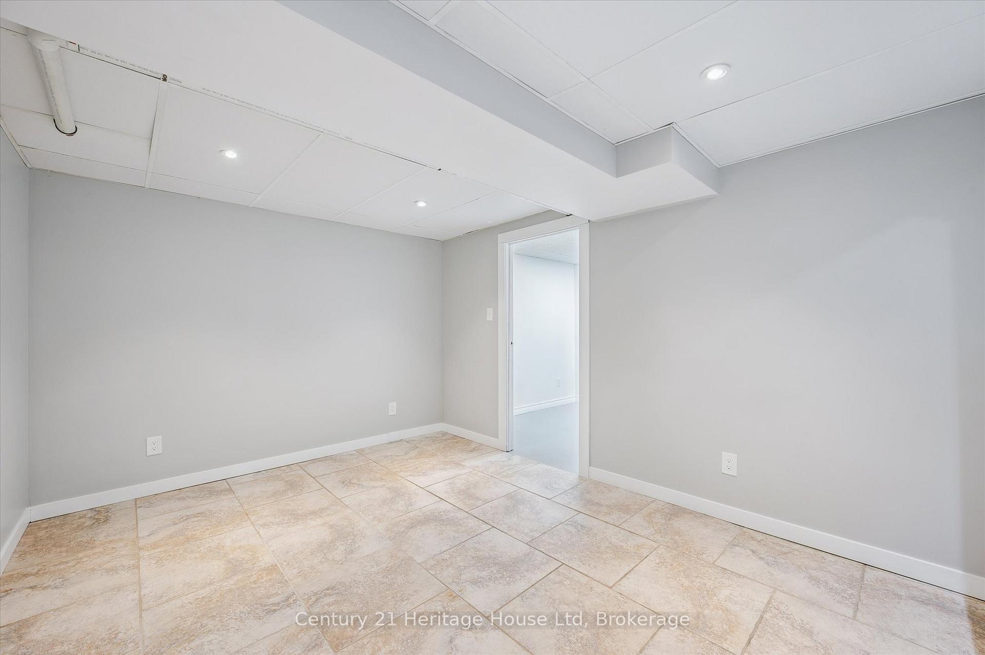 Photo 31 of Unit 230, 31 Greengate Road, Guelph, Junction/Onward Willow — HOMEH