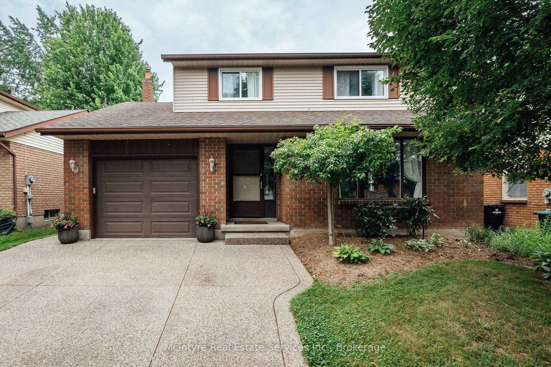 Photo 1 of 277 Canterbury Drive, Waterloo, Lexington/Lincoln Village — HOMEH