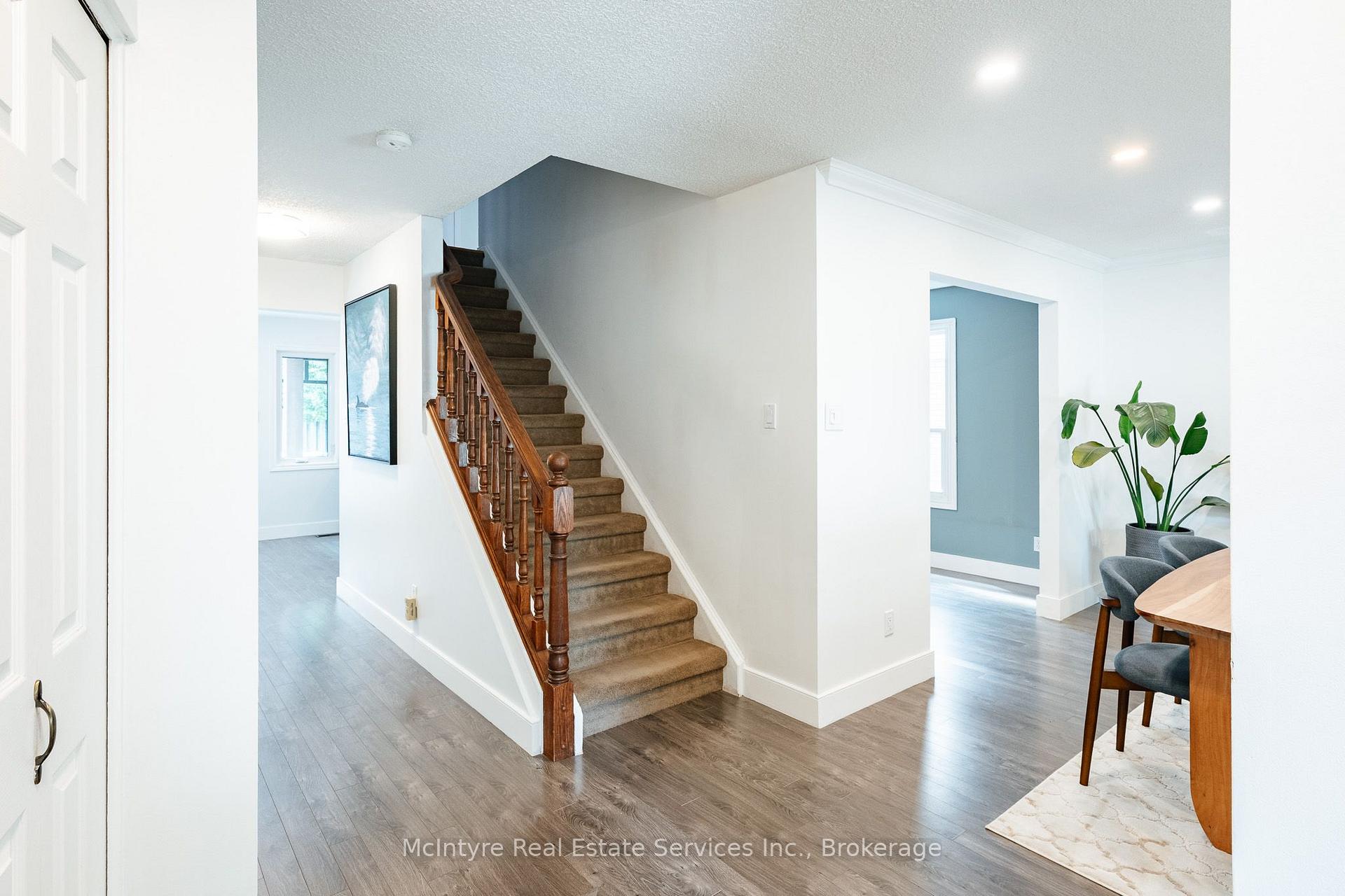 Photo 5 of 277 Canterbury Drive, Waterloo, Lexington/Lincoln Village — HOMEH